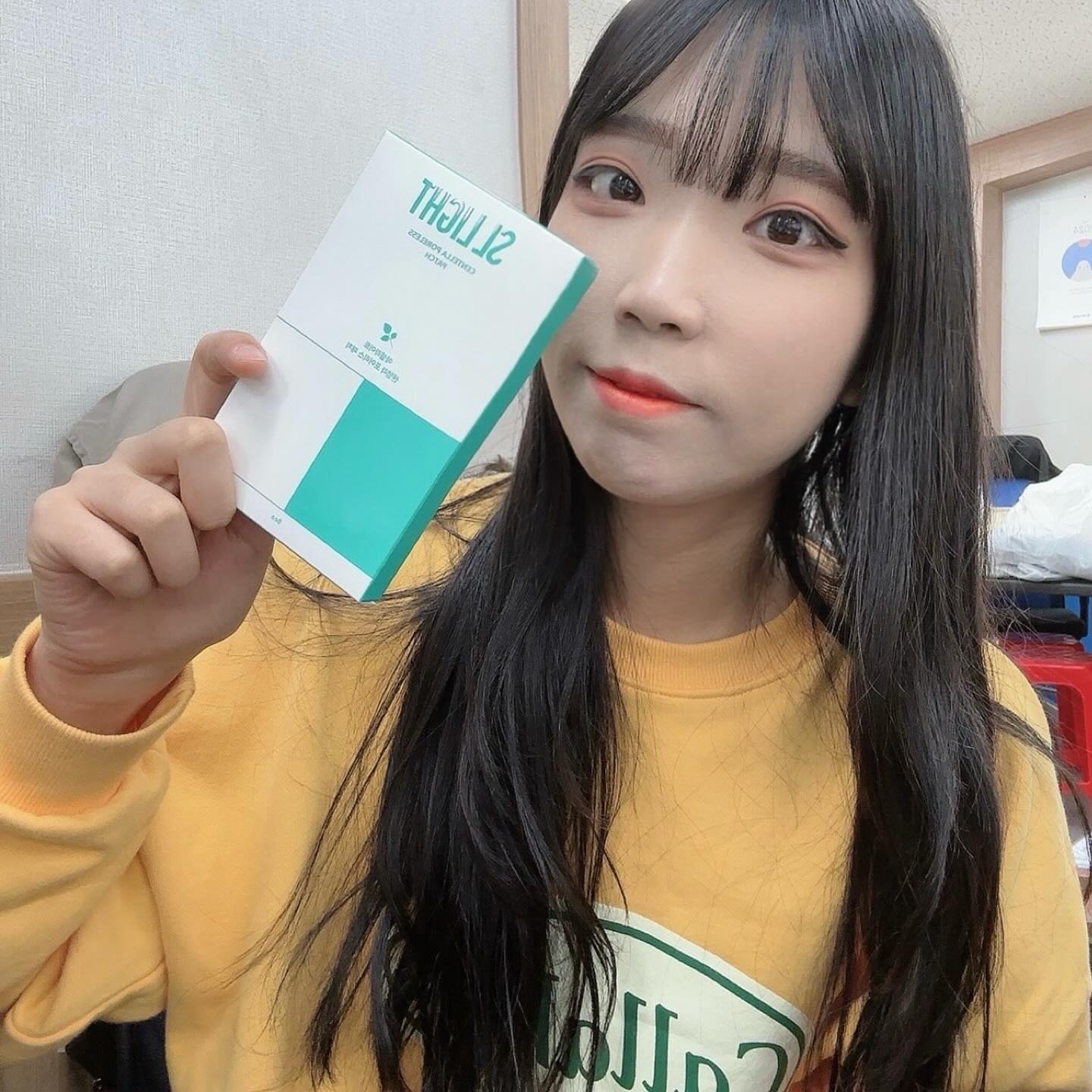 #협찬#센텔라포어리스패치
.
.
.
.
모공 확장 예방과 모공 피부 관리를 한번에 ❣️
평소에 모공 고민이 없는편인데도
사용해보고 생각보다 패치가 하얗게 변해서
당황했던 찐효과보장템 😂😂

ㄴ 0.2mm 얇은 두께로 피부 밀착력이 높은 
하이드로콜로이드 원단이 들뜸없이 달라붙어
유효성분이 피부에 잘 전달될 수 있도록 도움을주고,
피부 노폐물을 흡착하여 패치가 하얗게 변합니다
 
→ 노폐물이 많을 수록 패치가 하얗게 변하기 때문에 
 노폐물을 직접 눈으로 확인 가능 ☑️ 

피부에 안심하고 사용가능한 제품으로
모공 수축 특허 성분 ‘안티세범P’ 이 함유 되어 
늘어난 모공을 탄탄하게 타이트닝해준다고 합니다
.
꾸준히 사용하여 모공미인되기 #ㅋㅋ #찐후기로당황
.
.
#에셀라이트#센텔라포어리스패치#센텔라패치
#에셀라이트나비존패치#에셀라이트패치
#에셀라이트나비존패치#나비존패치#모공패치
#모공관리추천템#모공찐후기#효과보장템
#소통#일상#후기공유#좋아요#맞팔#선팔