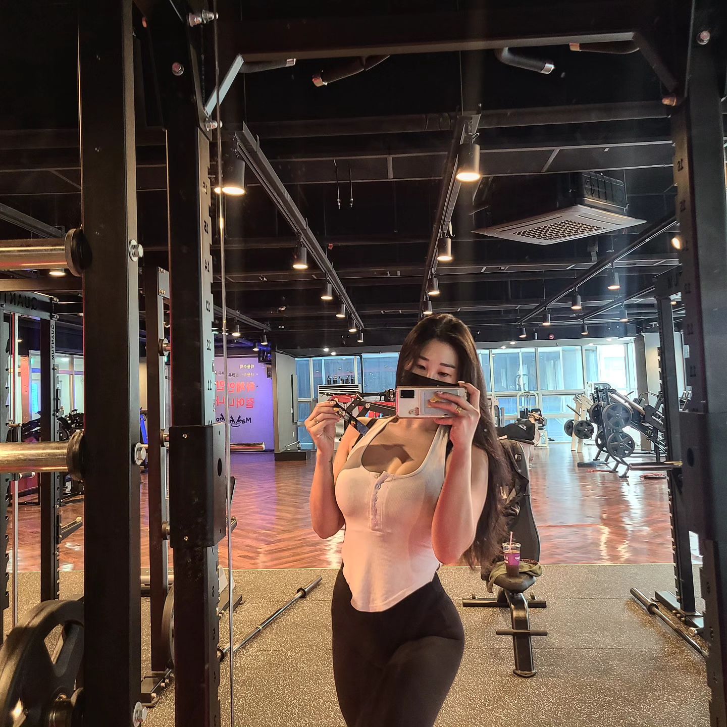 이제 그만 늘어저야겠다.

다들 감기조심하새오-!

#생존신고 #하루쎈 #민도윤 #민도윤하루쎈 
#다시모든열심히 #겨울 #셀카 #눈바디 #다이어트 #긴장 #운동하는여자 #헬스 #헬린이 #컴백 #제품협찬 #인친 #fitness
