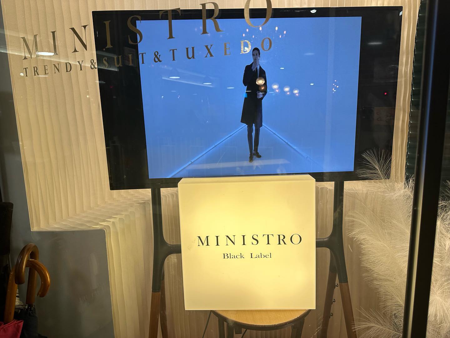 요즘 결혼준비 열심히랍니다 

예복은 미니스트로에서 진행하는 중!! 

#미니스트로 #하우투웨딩 #웨딩컨설팅 #예복 #턱시도 #결혼준비 #웨딩후기 #웨딩투어 #웨딩밴드 #스드메 #결혼 #웨딩