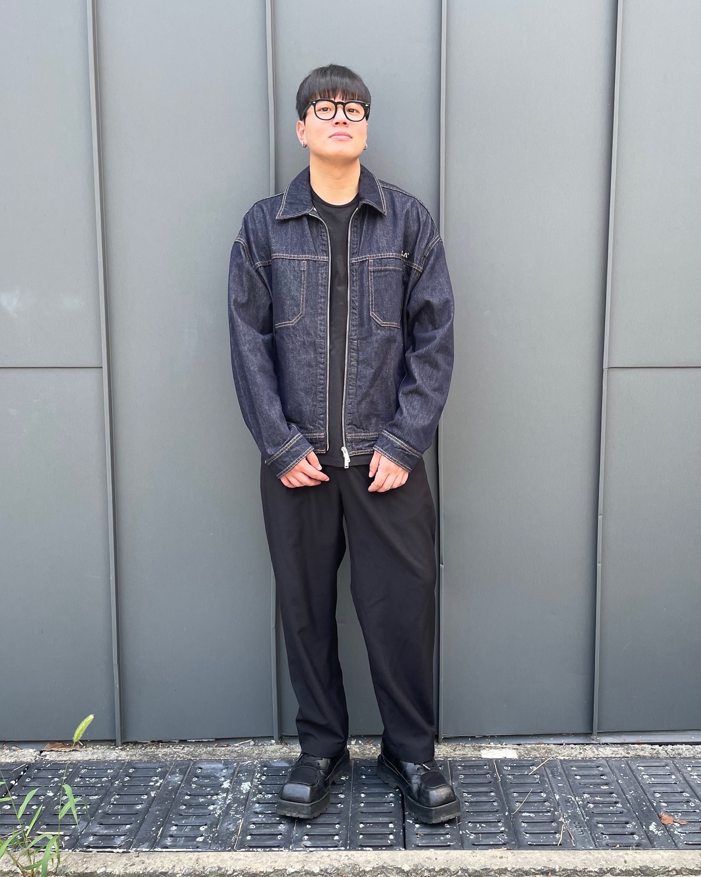 #협찬 ucla_lifestyle_korea  폭염에 자켓입는 미띤놈🥵✨
먹고 살기 힘들지만 자켓 너무 이쁘자냐🥹🥹🥹
.
.
.
.
.
.
.
.
ucla_lifestyle_korea 에서 “데님 집업 투포켓 트러커“ 제공받았습니다🥹🙇🏻‍♂️

✨폭염이라서 덥지만 너무이뻐서 안입을수가없는 그런자켓 
인디고 계열 자켓 너무좋아하는데 대만족🥹✨👍🏻

✨핏감 쫀쫀해서 꾸미고 나갈때 무조권 ✨✨지퍼퀄리티도 넘좋아서 안망가질거같아요!😆

✨투웨이지퍼라 진짜 여러가지 스타일 연출하기두 넘좋구용!

✨다가오는 가을에 대추천합니다 꿀템✨🥹❤️💛💖💙🩵🩷
.
.
.
.
.
.
.
.
ucla_lifestyle_korea,#ucla #유씨엘에이
