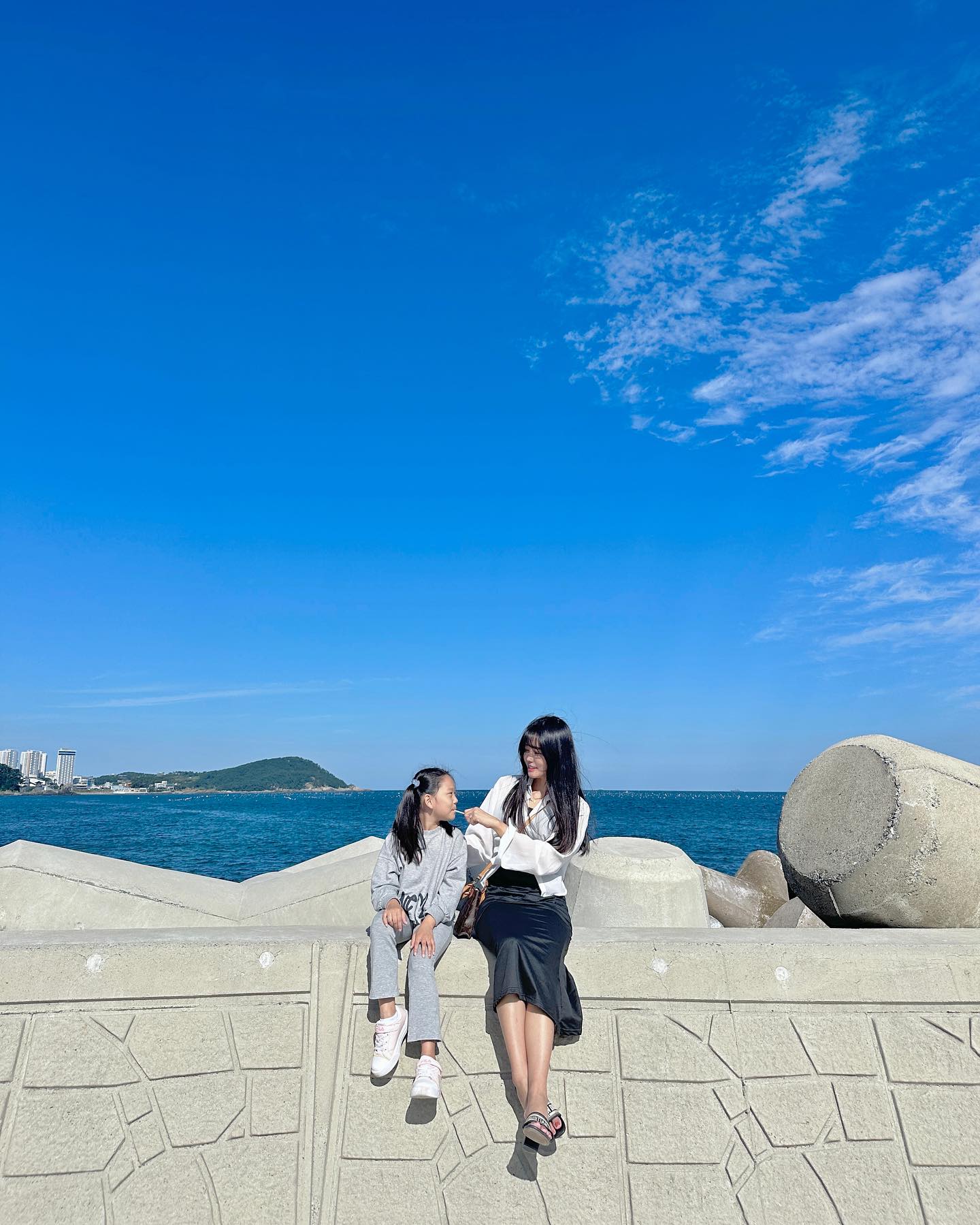 날씨 요정(해비니)과 함께 했던
부산여행💙

.
.
.
.
.

#부산 #부산여행 #송정 #송정해수욕장 #부산핫플레이스 #셀카 #selfie #일상 #데일리 #daily #데일리룩 #dailylook #오오티디 #ootd #패션 #소통 #인친 #선팔하면맞팔 #좋아요 #좋아요반사 #좋반 #좋반테러 #첫줄 #첫줄반사 #likeforlikes #f4f