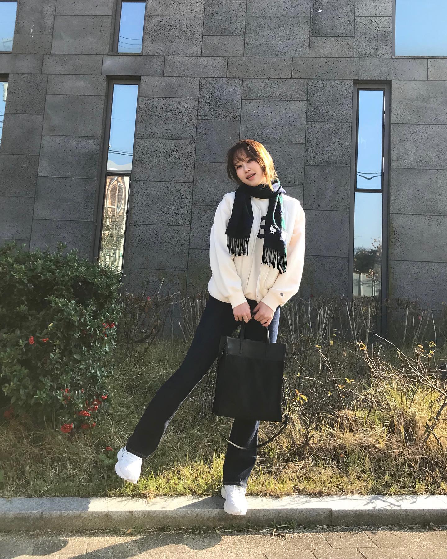 강아지 와펜 넘 귀엽죠!!! 보자마자 너무 귀여워서 마음에 들었던 퀄팅조끼와 머플러🤍
자사몰에서 신규회원 10,000원 쿠폰 발급 중이니 다들 귀여운 강아지 한마리 데려가세요~~ 
beyondcloset_official 
#협찬 #비욘드클로젯 #bc_ootd #겨울룩북 #겨울코디 #데이트룩 #커플룩 #캠퍼스룩 #꾸안꾸룩