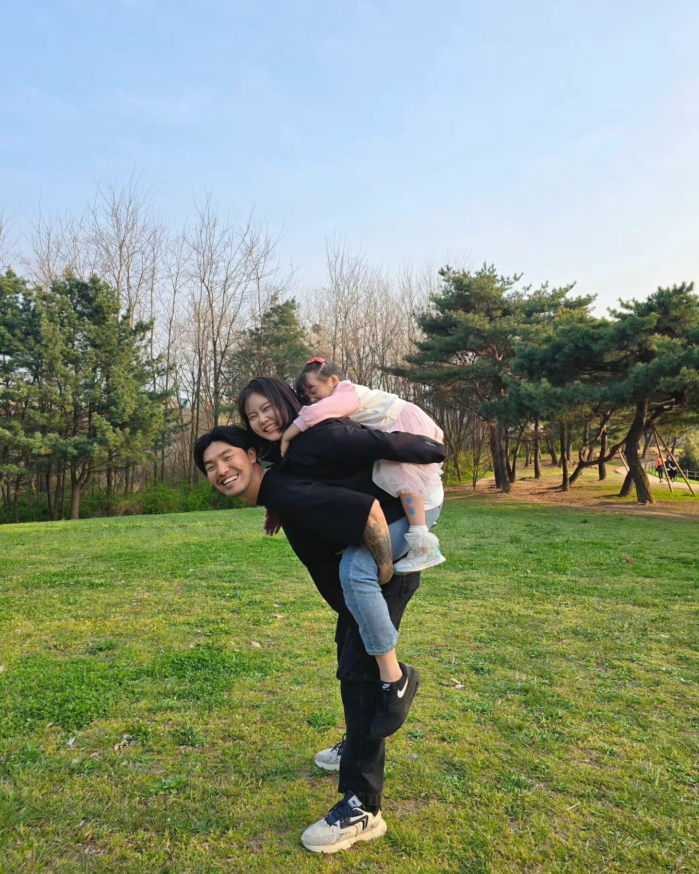오랜만에 남편 지분, 
안 올릴 수가 없는 사진 대단해 👍
세 식구 행복하게(?) 잘 살고 있습니다 🙂
