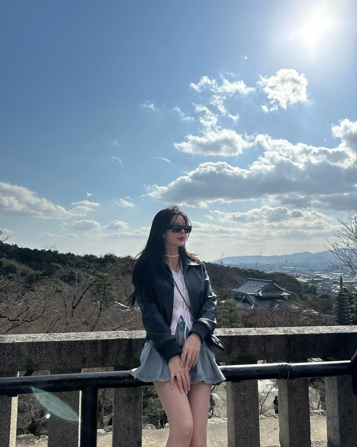뭐 입을거냐며 묻는 남자ㅋㅋ은~근히 커플룩 좋아해 .. 🤭💛
붑후라고 말하면 호들짝 놀라심ㅋㅋㅋ 오늘만큼은 컵흘^^
관광지 가보느라 발바닥뽀개졌지만 알찼던 둘째 날 !