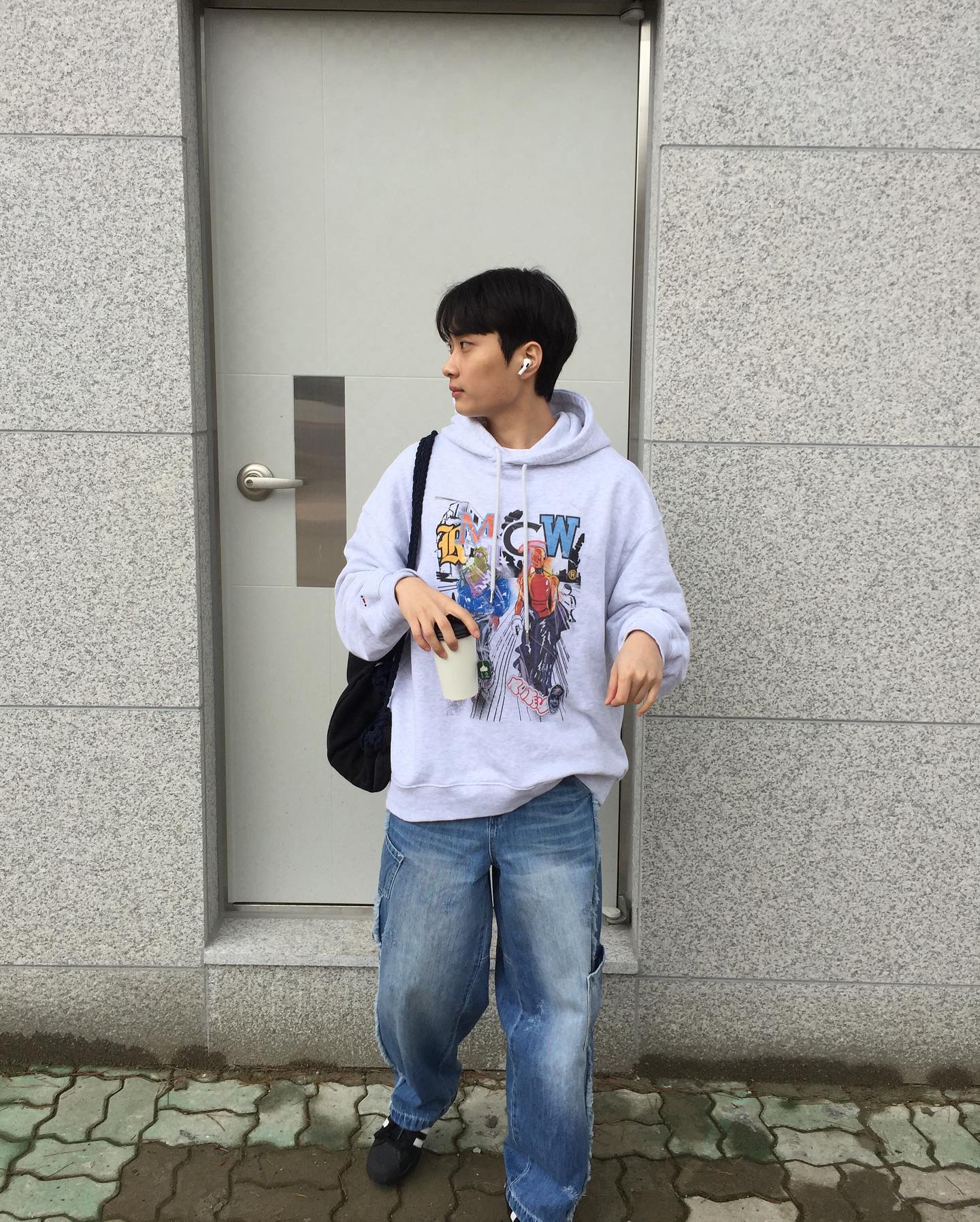 #gift romanticcrown_seoul

공강인데 촬영해야해서 학교오는 인생.,,

#로맨틱크라운
#romanticcrown