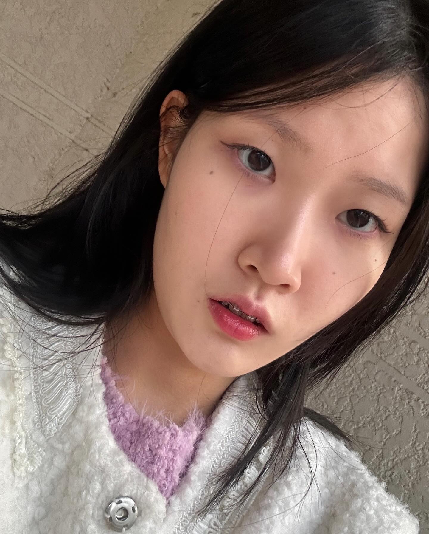 dalba_piedmont 
여러분은 건조한 겨울에 스킨케어 어떻게 하시나요??🧐

저는 원래는 스킨케어만 6개정도 사용했는데 달바의 비건 더블 크림&미스트 세럼 사용한 후 부터는 확 줄어서 현재는 이렇게 3개만 사용 중입니다!
스킨으로 피부결을 정리해주고 비건 더블 크림으로 피부 컨디션에 따라 유수분 밸런스 조절하고, 피부 타입과 계절에 따라 커스터마이징 해서 피부 깊은 곳 에서 부터 수분을 꽉꽉 채워줍니다! 그리고 마지막에 자기 전 미스트 세럼 한 번 뿌려주면 끝입니다!!
 
저는 겨울마다 자기 전 스킨케어를 꼼꼼하게 해도 아침에는 건조해졌는데 달바 비건 더블 크림& 미스트 세럼 사용한 후 부터는 건조했던 아침에서 촉촉한 아침을 맞이 할 수 있게 되었습니다!🥹🤩

 #협찬 #달바 #dalba #달바크림 #반반크림 #더블크림 #이효리크림 #비건크림 #크림추천
#수분크림추천 #커스터마이징크림 #더블세럼앤크림 #달바미스트 #이효리미스트
#겨울필수템