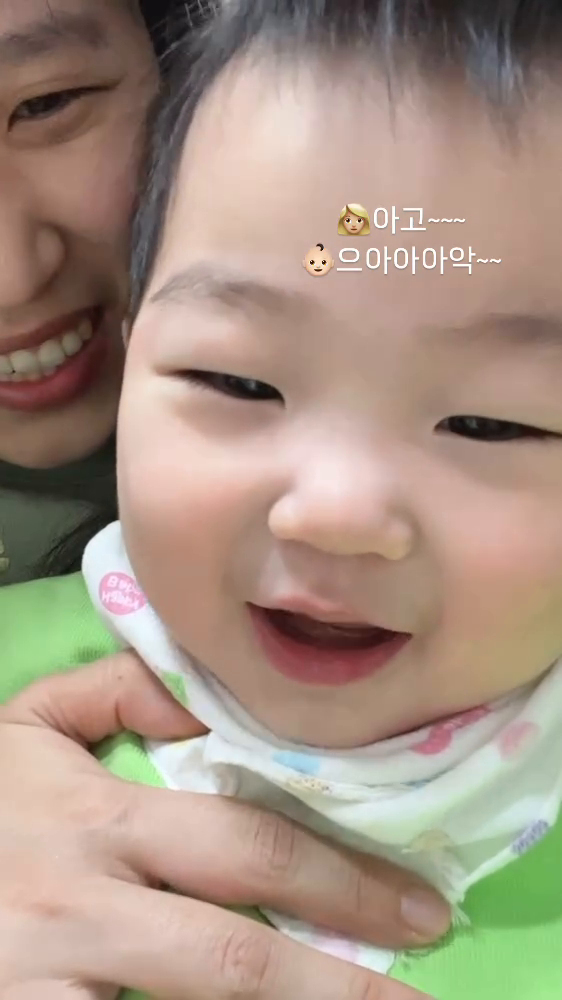 #아가릴스

기침하길래 아고~ 그랬더니 소리지르기 있냐🫢
웃으면서 공룡소리내기는 흥ㅋㅋ

#웃는아가 #장난꾸러기 #귀염둥이 #으아아아아악
