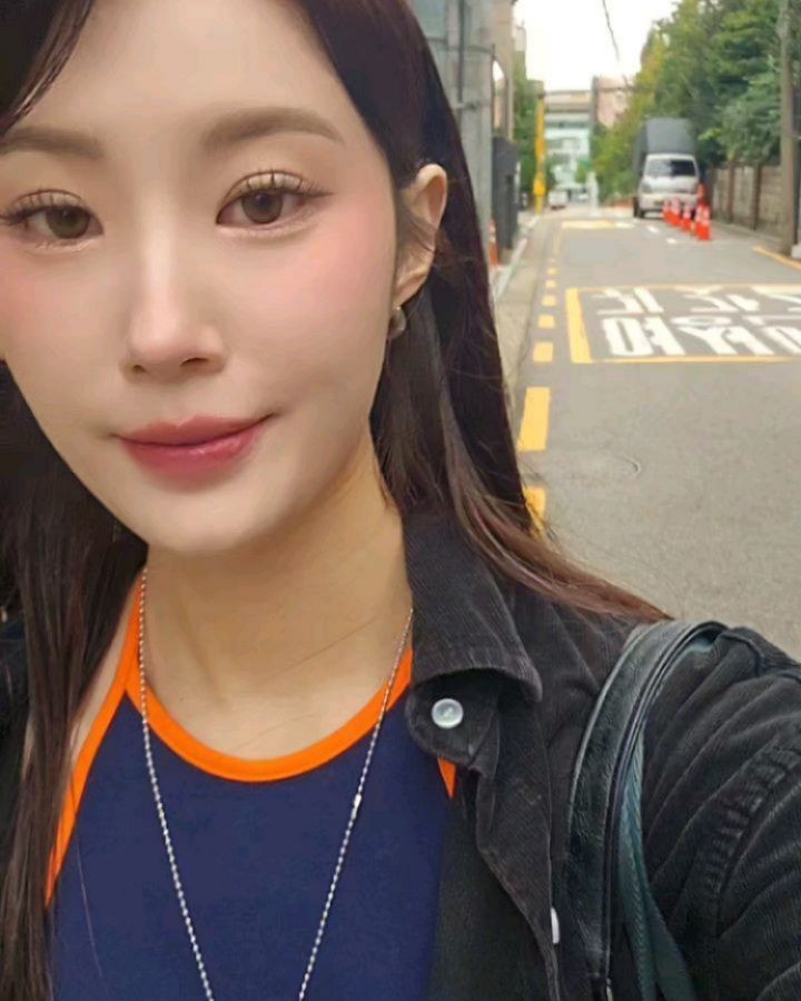 명아쌤이 해주신 멋진 스모키 메이크업🖤
항상 저한테 잘 어울리고 예쁜 메이크업 해주셔서, 
감사합니다! 🙂‍↕️

사랑하는 명아쌤! myoungah_makeup 
예쁜 헤어도 감사합니다! :)
beginning__beauty