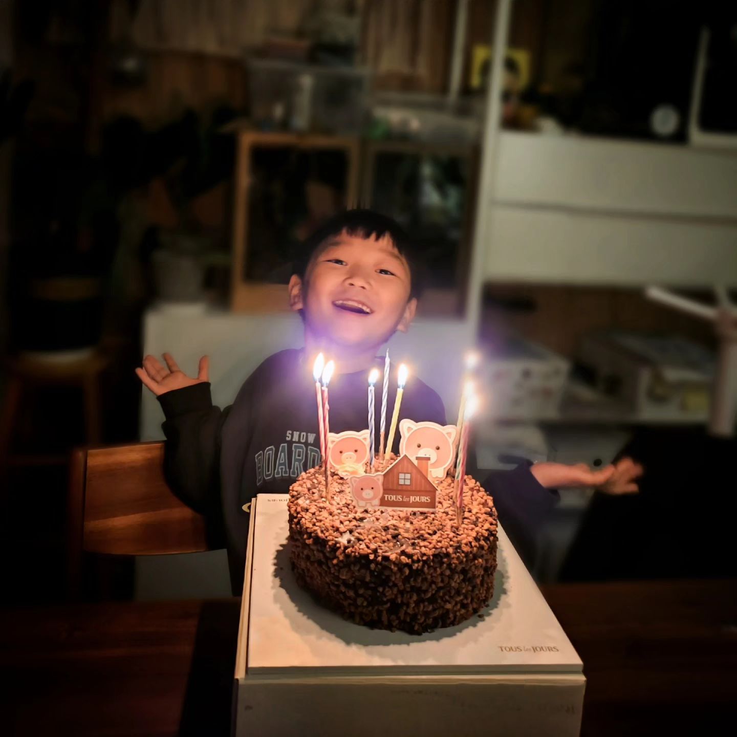 🥳🥳🥳🥳

8th 햅삐햅삐데이 
#생일축하한다 #정아준씨

1차 거하게 드시고
핸폰 개통해드리고
2차 디저트타임
.
.
.
.
#우리집장꾸 의날
