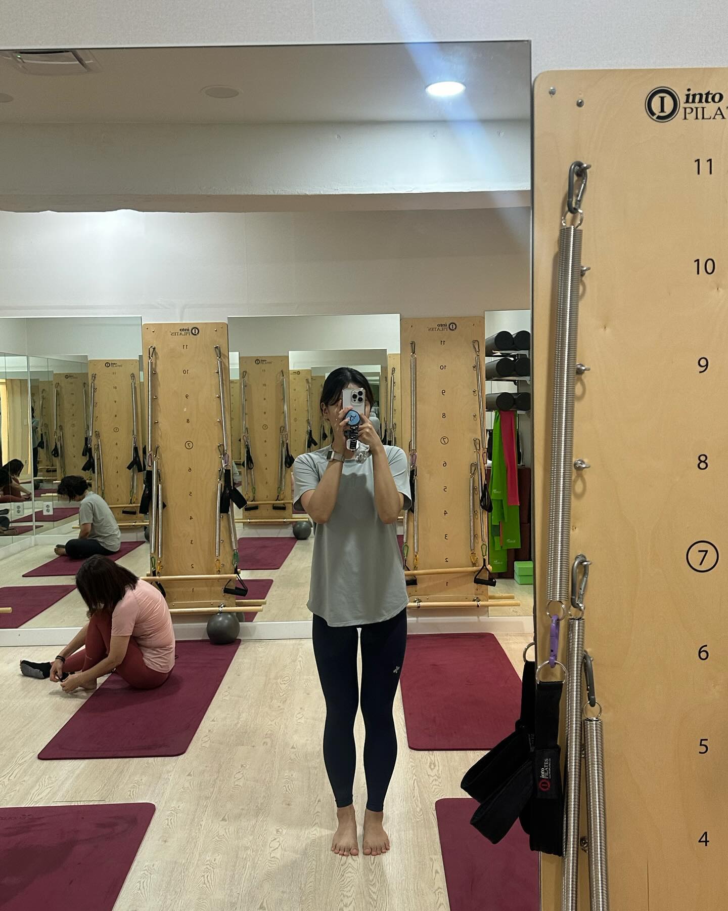 24.06.26(수)

반기 결산으로 오운쉼 중
체력이 없긴 한지,, 계속되는 피로도 >> 반수면 운동하고 왔다🤦🏻‍♀️
아르기닌을 먹어야 되나,,~

5일 만에 운동 간 거였는데,, 이렇게 단기간에 살이 이렇게 찔 수 있구나 놀랐다,, 거의 바프 찍고 폭식증으로 쪘던 수준🐷🐷
(한 달 만에 4kg 찌고 인생 최고 몸무게로 돌아와버렸다😭)

불금 야근하기 싫어서 운동이나 갈까? 했는데
어라라,, 정원 초과네🤷🏻‍♀️🤯

어쨌든 귀여운 바오 굿즈🤍