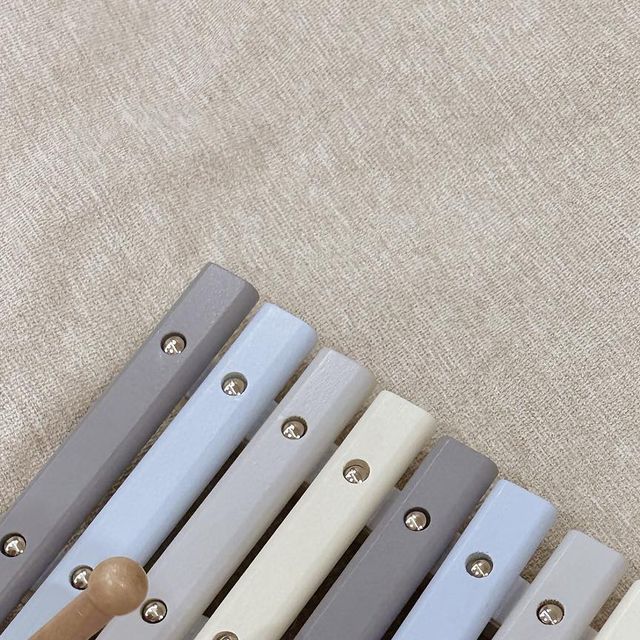 시시맘💡아기가사는집•육아소통•육아일상 on Instagram: "#광고#아기실로폰#우디베이비 Ｗｏｏｄｙ ｂａｂｙ𓂃 🕊️ 아이들의 리듬감 향상과 두뇌 개발에 좋은 실로폰 ꔛ 두드리는거 좋