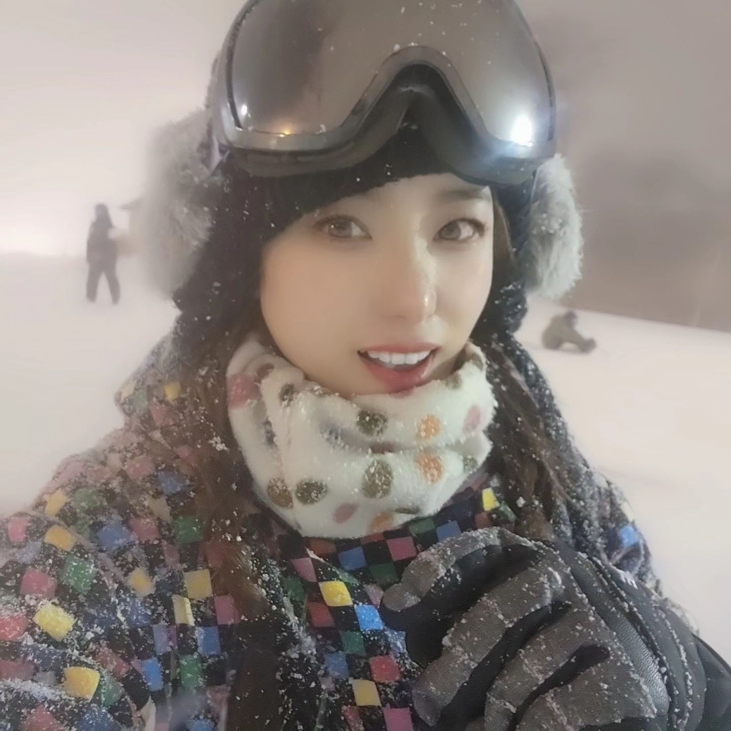 스노우보드❤️

주말동안 신나게 보드타고 앓아누움
휴 무주 설질...😭 꼬리뼈 나갈뻔...😫
역시 사람은 자만하면 안됨ㅋㅋㅋ 엉뽕이 살렸다
추운건 싫어도 겨울을 기다리게 만드는 보드보드🥰
주사맞고 약먹고 살아나니 다시 가고싶당~~

#무주리조트 #무주스키장 #빙판조심 
#스노우보드 #엉뽕필수 #안전제일
#무주오리 #더덕오리불고기 #오리탕