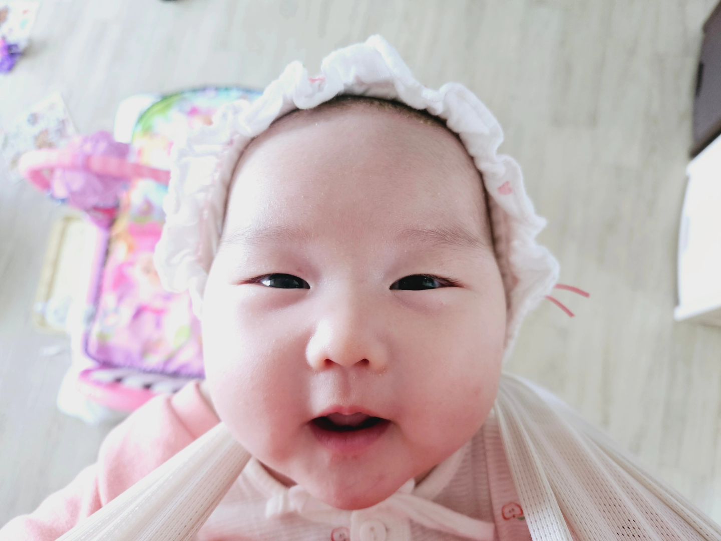 낮에는 등센서가 난리지만
밤에는 통잠 자주는 너~
아기띠하고 내려다보면
사랑스럽게 쳐다보는 너♡
어쩜좋니 >0<
#등센서삐용삐용 #통잠자는아기 #사랑스러운딸 
#너만보인단말이야🎶