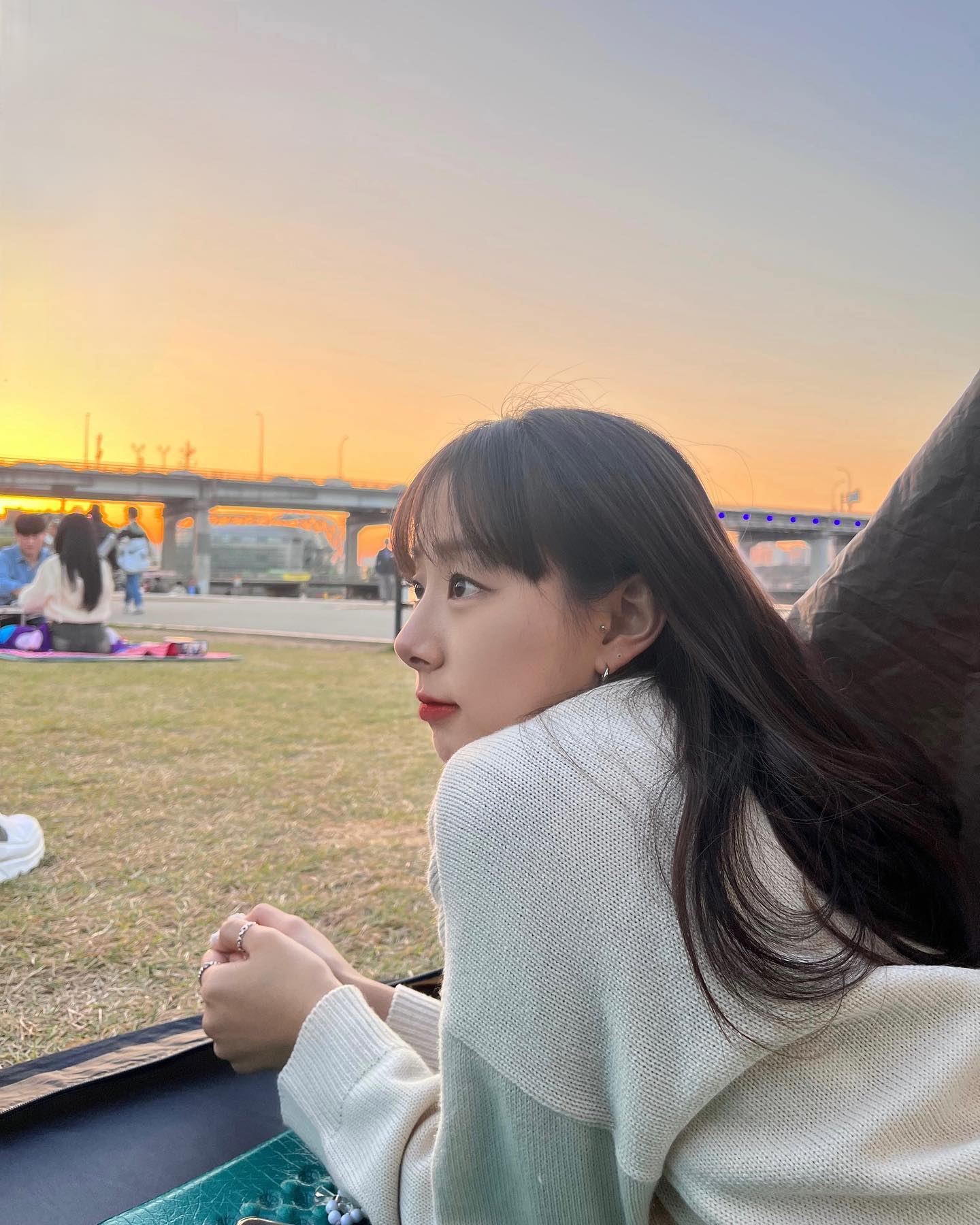 헬아가 근황 : 잘 살아있어요🐽

남자친구한테 식폭행 당하고 포동포동해져가는중이에요🐷

피티도 받기 시작한지 3주 정도 지났는데 초반에는 오랜만에 운동하니까 근육통 때문에 매일매일이 힘들었는데 이제는 근육통도 거의 없어졌어요!

허리 통증도 많이 줄어든 것 같아서 행복해요🥰