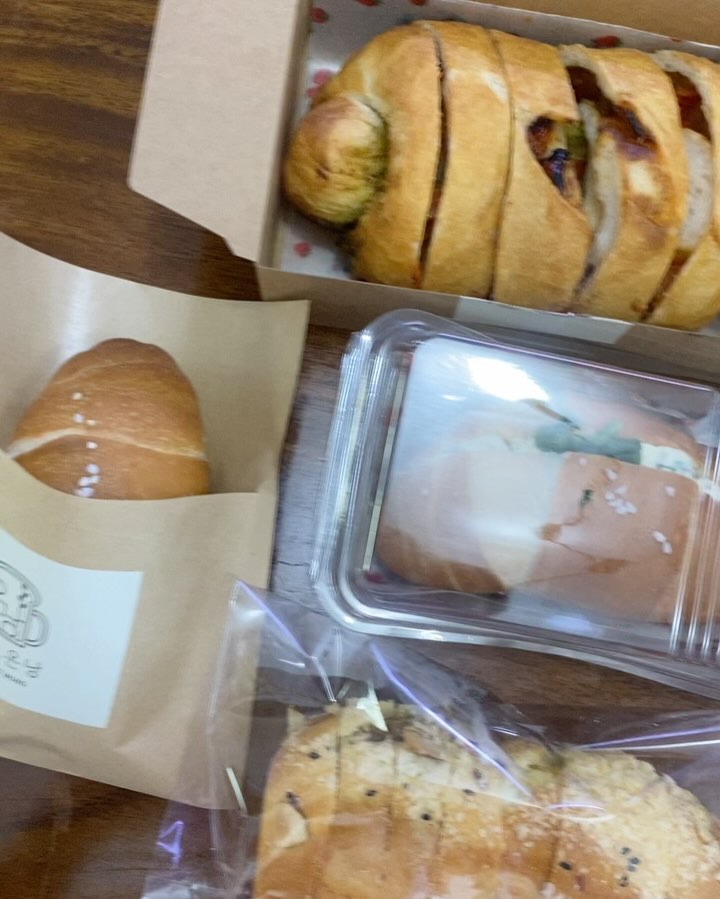 💖구월동 카페 온낭💖

인생 소금빵 맛집👍
빵 안 좋아하는 저인데 여기 찐으로 반했잖아요🥹❣️
사장님께서 손수 다 만드시는데 14시에 맞춰가면
갓 나온 빵냄새가 진동하는 곳🫶
빵이 다 맛있어요,,빵 좋아하는 분들❣️
꼭꼭 가보셔야 하는 곳입니다💝

📌 영업시간 : 매일 11:00-21:00
📌 주차불가(인근 골목 주차)
승학어린이공원 공영주차장 에서 도보 2분 거리
📞 전화번호 : 0507-1376-4316
✍ TIP : 소금빵 나오는 시간 14:00에용❣️

#구월동카페
#카페온낭
#구월동감성카페
#구월동에그타르트맛집
#구월동인생소금빵
#구월동소금빵
#구월동소금빵맛집
#구월동발렌타인데이선물
#구월동초코탕후루
#구월동무설탕빵
#구월동식빵
#구월동치아바타
#구월동러스크
#구월동쿠키
#구월동크랙소금빵
#구월동존맛소금빵
#바질토마토치아바타
#못난이러스크
#고구마듬뿍식빵
#쪽차크림치즈시오
#관교동소금빵
#소금빵맛집
#인천카페
#인천터미널카페
#관교중카페
#남인천여중카페
#인천빵맛집
#인천인생소금빵
#인천데이트
#협찬