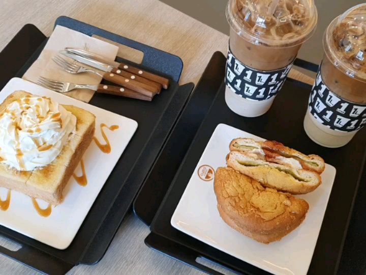 #일상

미아역분위기좋은카페 쿠즈코커피미아점

미아역분위기좋은카페로 입소문 난
쿠즈코커피미아점에 다녀왔어요.

군더더기 없는 깔끔한 인테리어와
조용한 분위기 덕분에
여유로운 시간을 즐길 수 있었는데요.

베이커리는 물론
음료 종류도 다양해서
커피를 마시지 못하는 분들도
방문하기 좋겠더라고요.

커피와 디저트도 맛있지만
무엇보다 1리터 대용량이 있어서 
개인적으로 마음에 쏙 들었던
미아역카페였어요.

#쿠즈코커피미아점#미아역카페#미아역카페추천#미아역디저트#미아역디저트맛집#미아역분위기좋은카페#미아동카페#미아동카페추천#미아동디저트#미아동디저트맛집#미아동분위기좋은카페