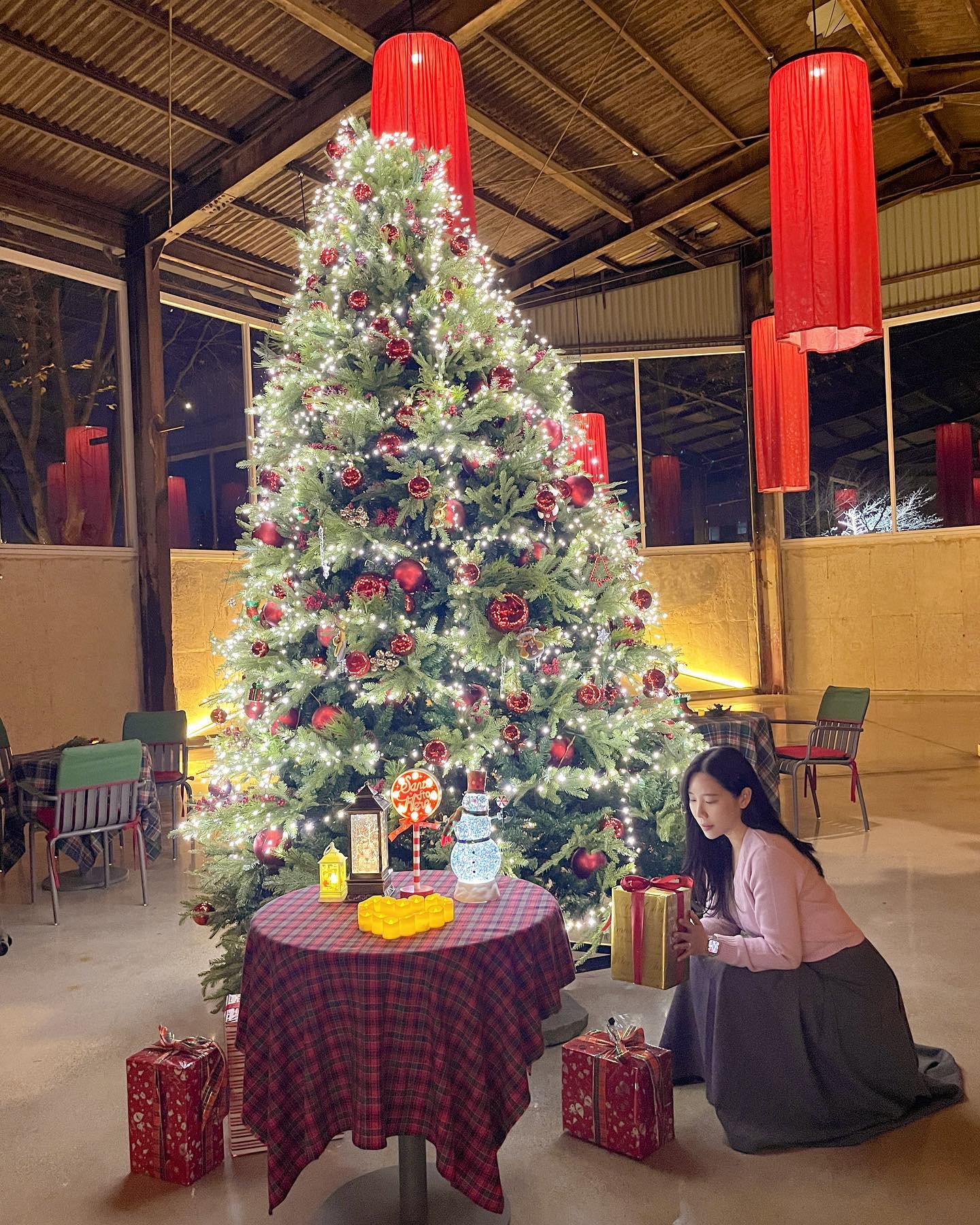 트리만 보면 아직 설레고 기분 좋아요 🎄
크리스마스 분위기가 왜이렇게 좋은지•••❤️💚
근데 막상 크리스마스 되면 무덤덤해지는건 저만 그런가요😂