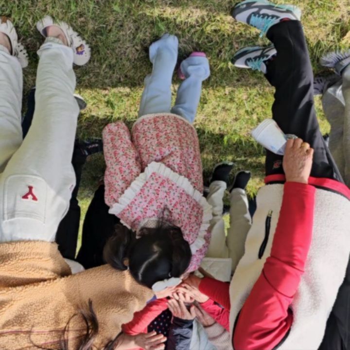 🍂
대문자E아니고 파워EEEEEEE만  있는 외갓집모임
E인 엄마도 기빨리는데 김씨들 고생했다 👏
산소에서 파이팅하기 있냐고ㅋㅋ
고생해서 다들 쉬게 하고싶지만
현실로 돌아가려면 다들 등원하렴😉
#우리딸파이팅
#양평나들이
#멀다멀어