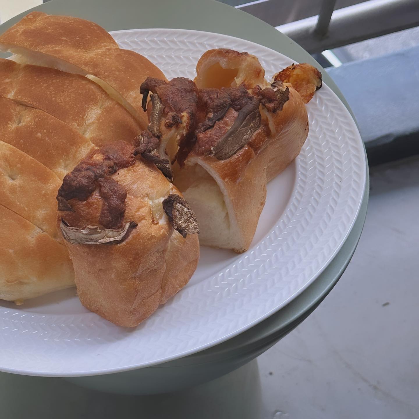 .
여기 빵 진-짜 맛있음