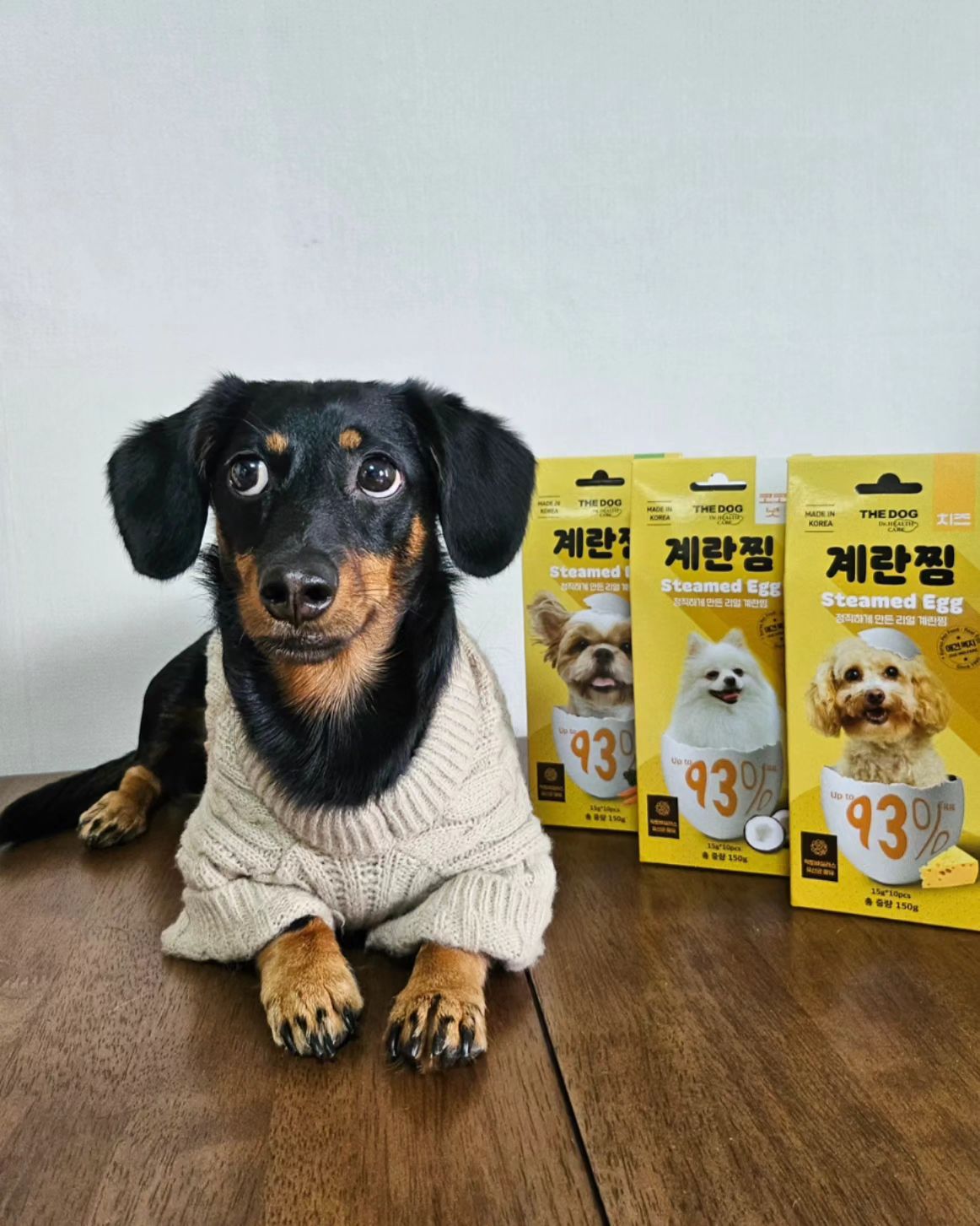 #협찬
.
프로 먹방러 알밤이가 찐 잇템 소개해줄게🍳
💛thednc_dog 에서 보내주신 선물인데 요즘 우리 알밤이 최애템💛
.
나 계란하구 고구마하구 황태 짱 조아하는데 어떻게 아시구☺️ 간편하게 스틱형으로 먹는 계란찜 어떤대?
.
🔸️단백질과 비타민이 풍부한 계란이 93%!!
🔸️100% 국내생산
🔸️야채🥕치즈🧀코코넛🥥 3가지 맛
.
개인적인 후기로는 일단 너어어어무 잘먹고 좋아해요🩷 그리고 급하게 먹는 알밤이에게 부드러운 간식이라 급여할때 안심이 됐어요 :)
스틱형으로 소분되어있어서 외출할때 하나씩 들고가도 좋고 가끔 스틱형 간식중에는 냄새가 찐한 아이들이 있는데😅 냄새도 좋아서 다행(?)이에여ㅋㅋㅋㅋ 간식을 많이 먹지 않는 알밤이는 밥먹을때 사료에 샤라락 뿌려주면 보양식 챙겨주는 기분이라 주는 엄마마음이 행보캅니당😊 추천👍
.
.
.
🍳더독앤캣 계란찜은 스토어에서 구매 가능해요
➡️thednc_dog
.
.
#더독 #더독앤캣 #계란찜 #더독계란찜 #강아지계란찜 #강아지간식 #강아지간식추천 #제품제공