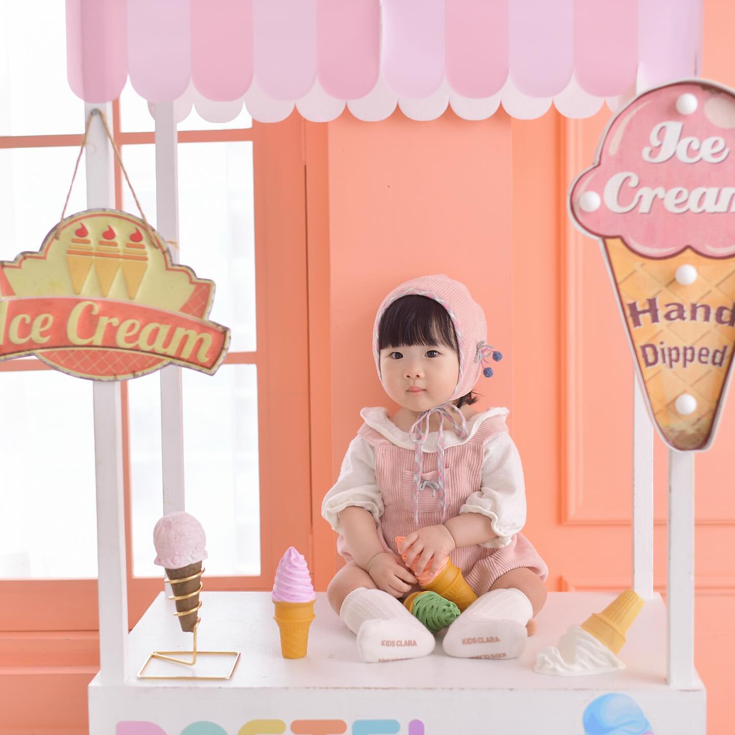 장염 걸린줄도 모르고 300일 촬영간 하은이, 
표정이 좋지 않아서 재촬영까지 가버린😭
이제 아프지말쟝...

원본이지만 맘에 들어서 올려야징

너무너무 이쁘다 우리공주,❤️ 사랑해
#벌써325일