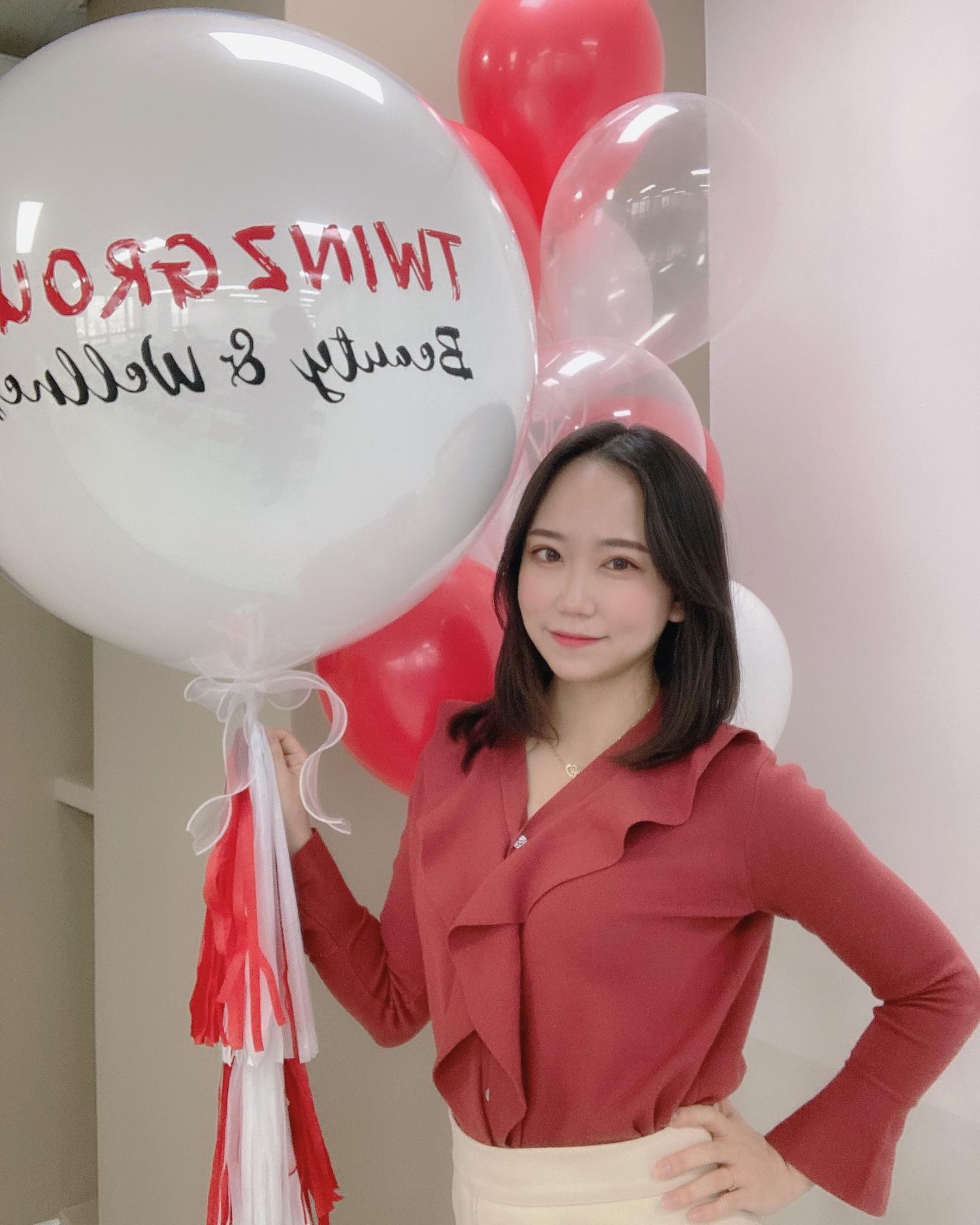 1월 요약 💗

뷰티 운영진을 하면서
개인적으로 성장도 하고
좋은 인연도 만나고
더 큰 책임감이 생겼다 ! 🫶🏻

그래서 내가 선택한 이 일이 너무 좋다

내일은 어떤 인연이 생길까
어떤 좋은 일이 생길까
어떤 성장을 하게될까

하루하루 기대속에서 살아가는 요즘 🤍

2월은 더 긍정적으로 더 행복하게 보내보자 !