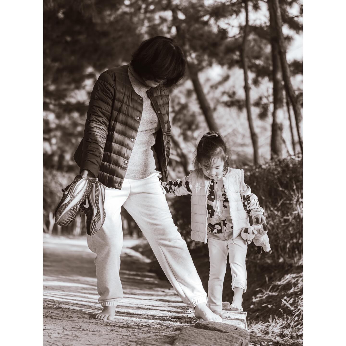 이 정도면 스냅작가 데뷔 가능할까요?ო̤̫ო̤̫

#스냅사진 #일상스냅 #할머니와손녀 #흑백사진 #감성사진 #태권도사범님