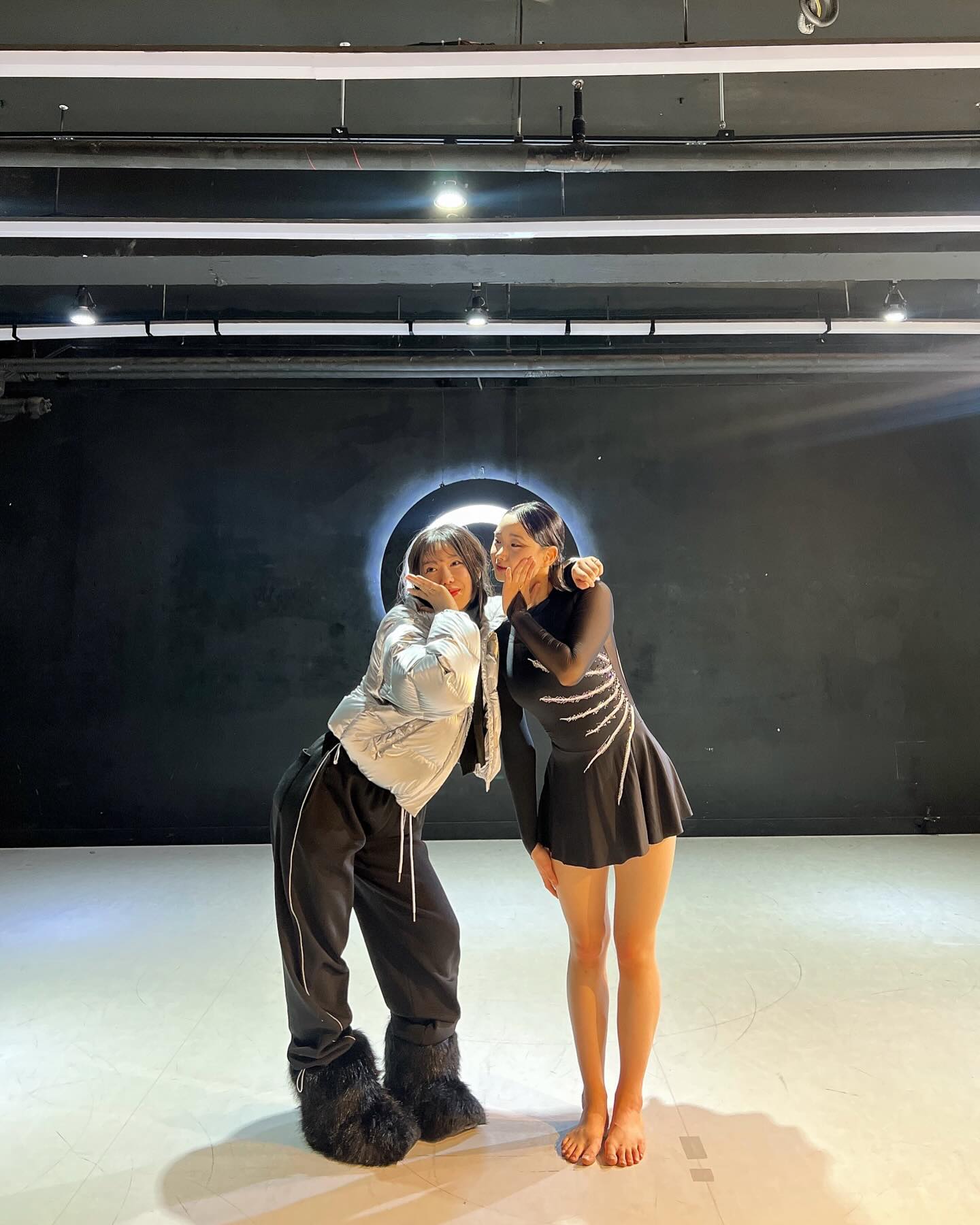 마지막 입시촬영을 마치며🥹
믿고 잘따라와준 우리 서현이 고3입시 성공적으로 끝!
무엇보다 스스로 개인연습 잘했고,
피드백 그 이상으로 캐치하고 표현해줘서 너무 기특했다
일년동안 중간중간 몸상태도 안좋았고 쉬기도 했지만
그래도 멘탈 항상 잘 잡고 끝까지 잘 달렸다👍
덕분에 쌤도 너한테 배웠던 한해가 되었어🖤
이제 새로운 대학의 문으로 들어가서 
늘 항상 열심히 즐겁게 배우길 바란다!
#2023 #고3 #현대무용 #재즈 #입시기록 #입시무용