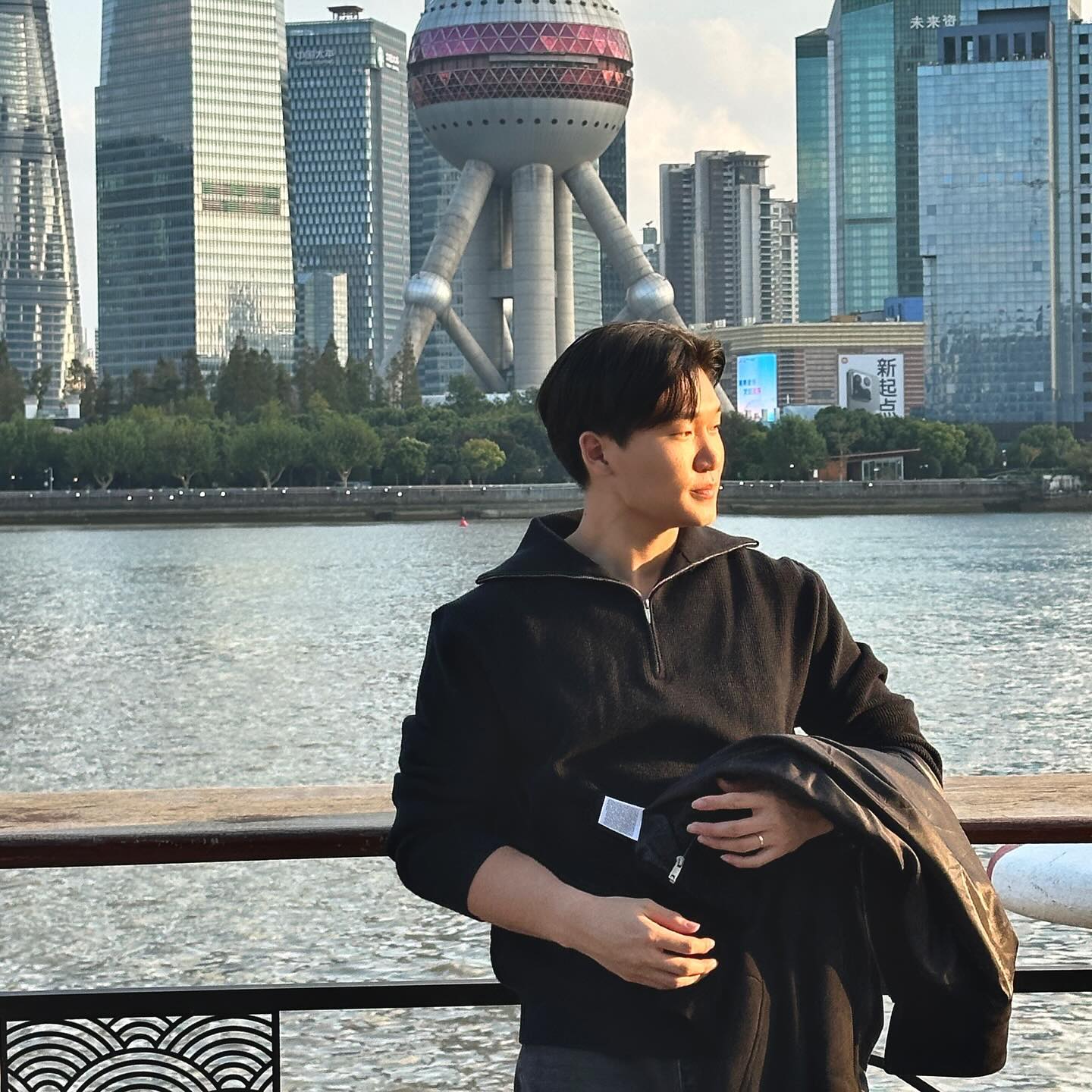 mood🗼
.
.
.
.
.
.
.
.
.
.
.
.
..
...
#중국 #중국여행 #난징동루 #상해 #🇨🇳 #동방명주 #포토존 #여행룩 #럽스타그램❤️ #인민광장 #가을커플룩 #힐링 #일상 #좋반 #맞팔 #소통 #마라 #마라롱샤 #insta