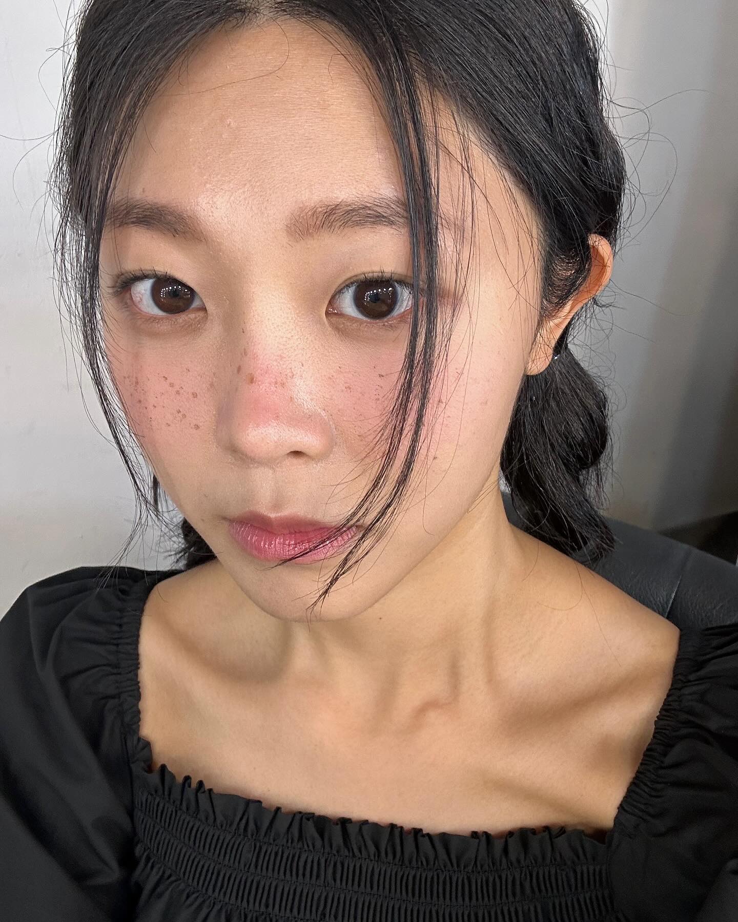 👧🏻