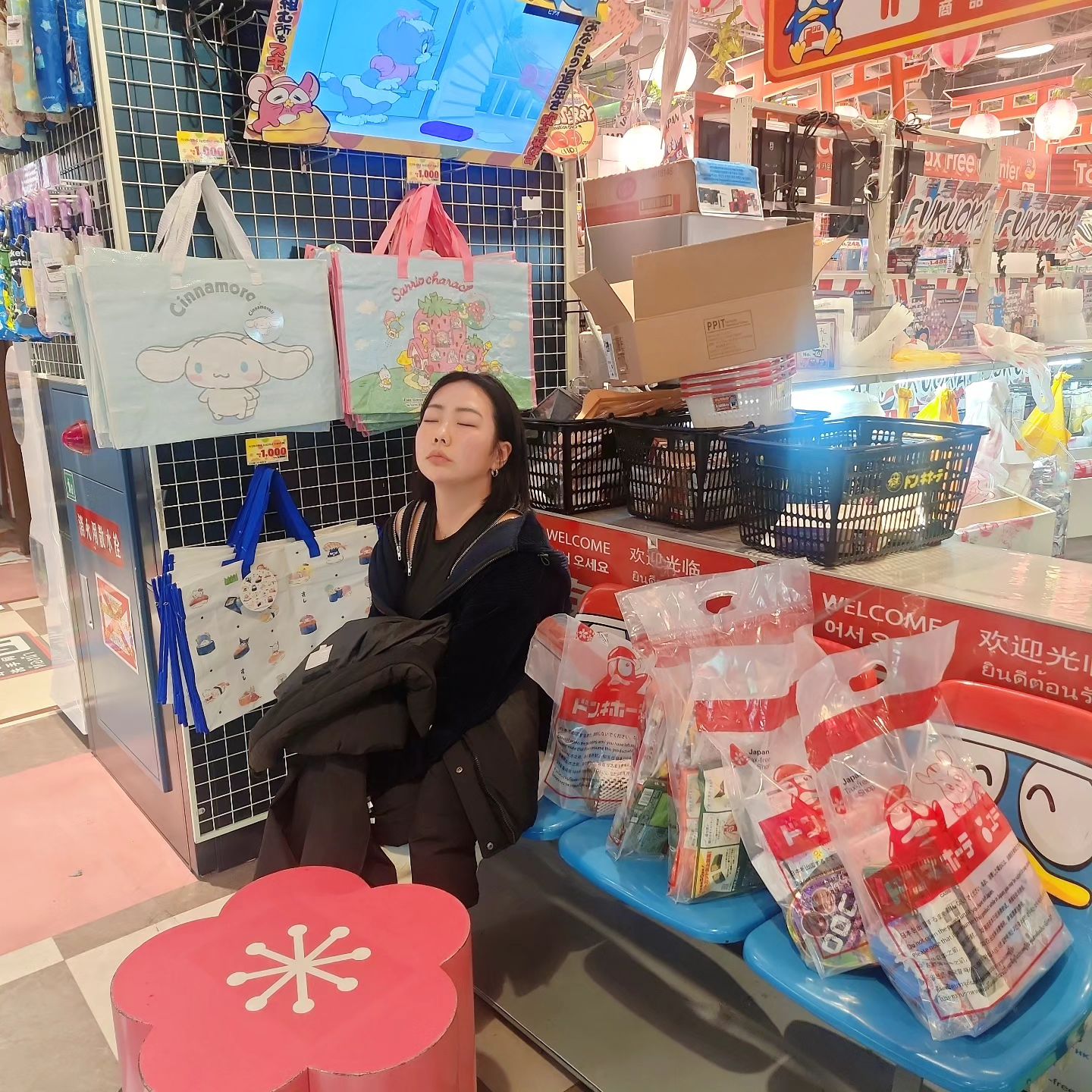 #후쿠오카여행중 
ㅡ
두콩🩵🩷들 간식 #이빠이데스네
하루에 2만보씩 걷고 또 걷고
피곤해도 피부 관리는 필수고
맥주 한 캔과 편의점 맛도리들로 한잔하고 피로풀기!

#돈키호테쇼핑
#돈키호테털기
#슈퍼워킹맘짱밀 
#나혼자여행_일본 
#후쿠오카#후쿠오카정복기