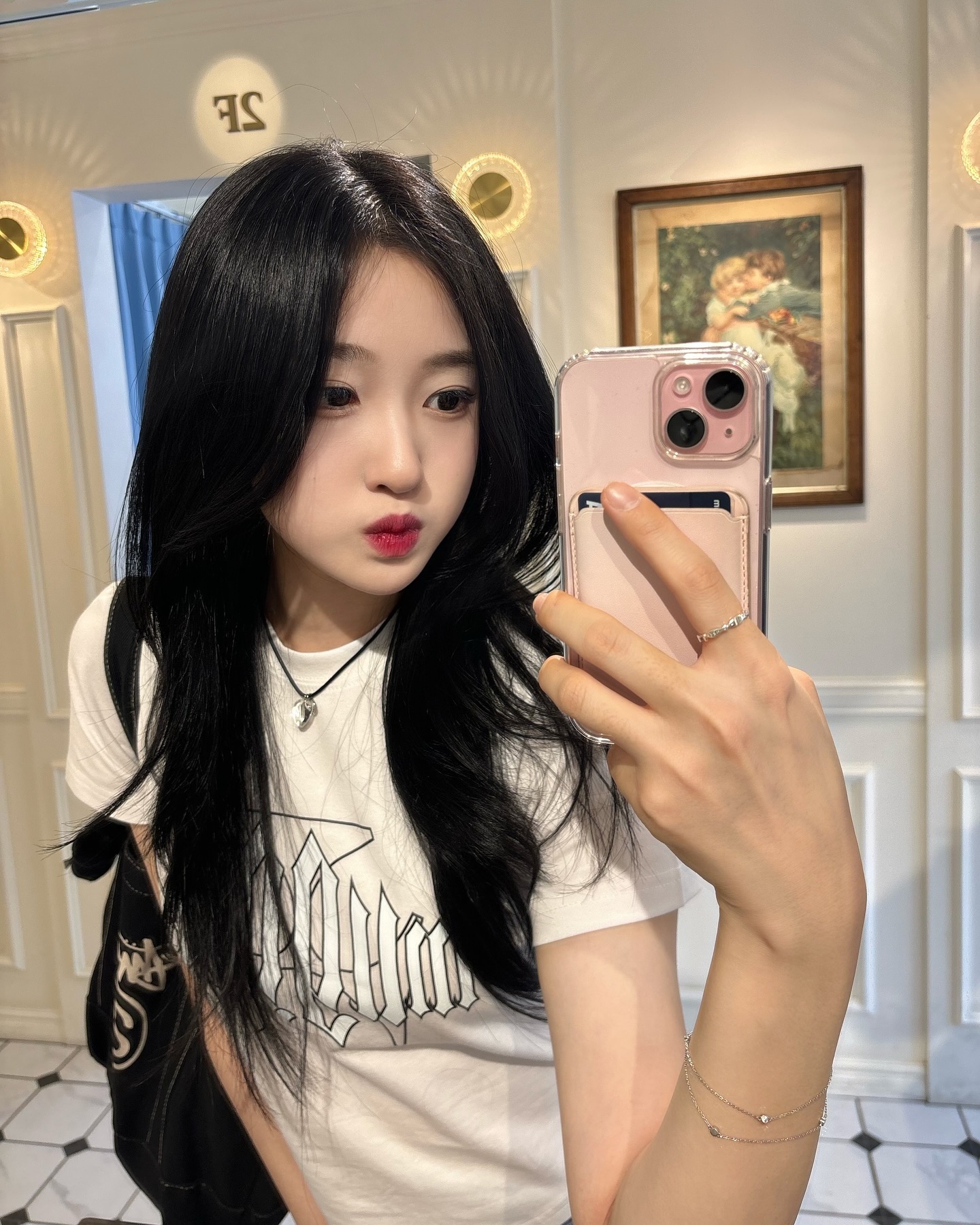#협찬 여름이랑 잘 어울리는 하늘색 프린팅이 포인트인 머그클럽 크롭반팔티🩵
_
#머글클럽 #muggleclub #스트릿브랜드