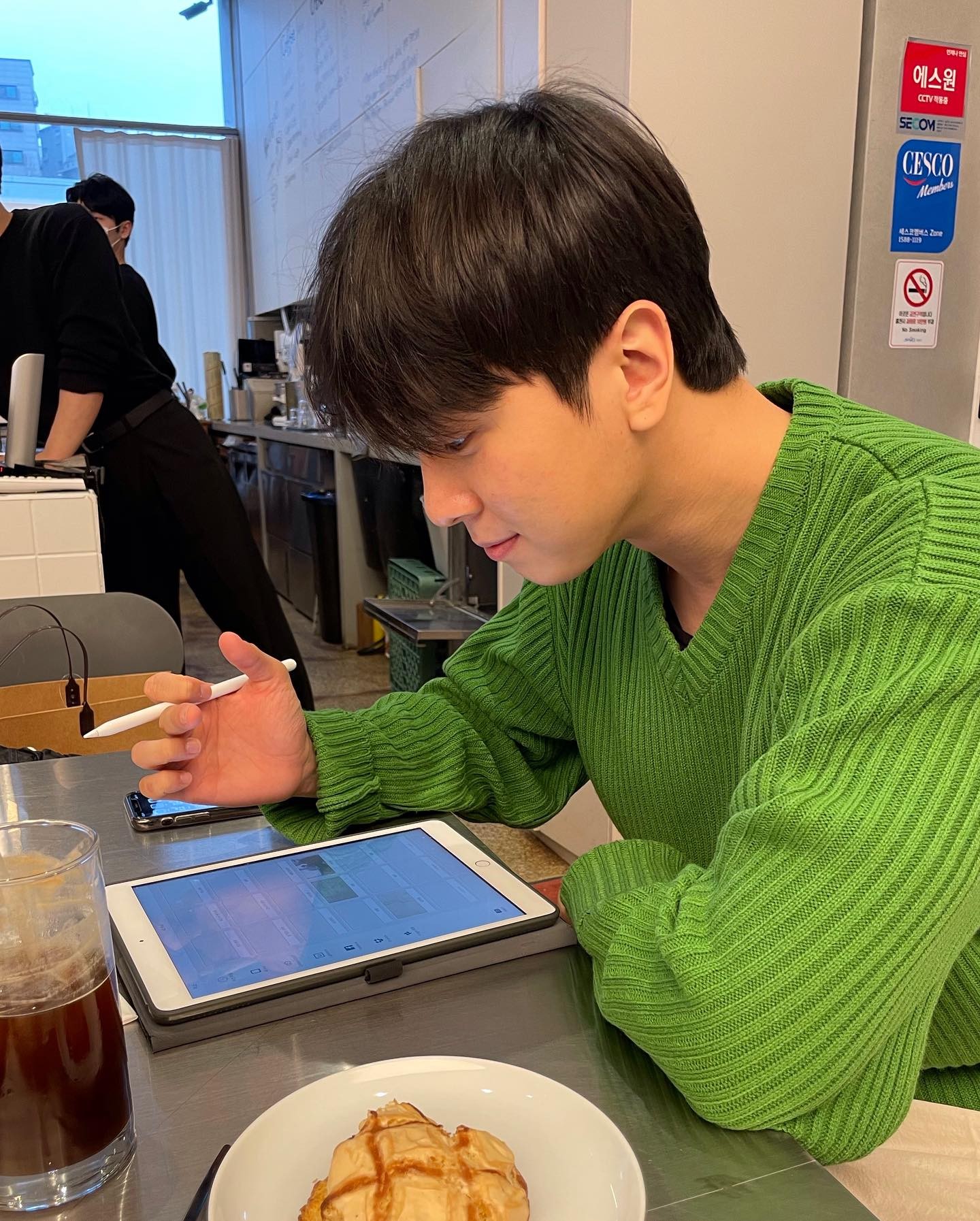 눈은 좀 찔렸지만, 숙취 없이 행복한 주말🤟

무엇보다, 지리산 소년에서 어느새 으른 가수가 되어 무대를 채워주신 영근님, 정말 큰 힘 얻어 갑니다!☺️☺️