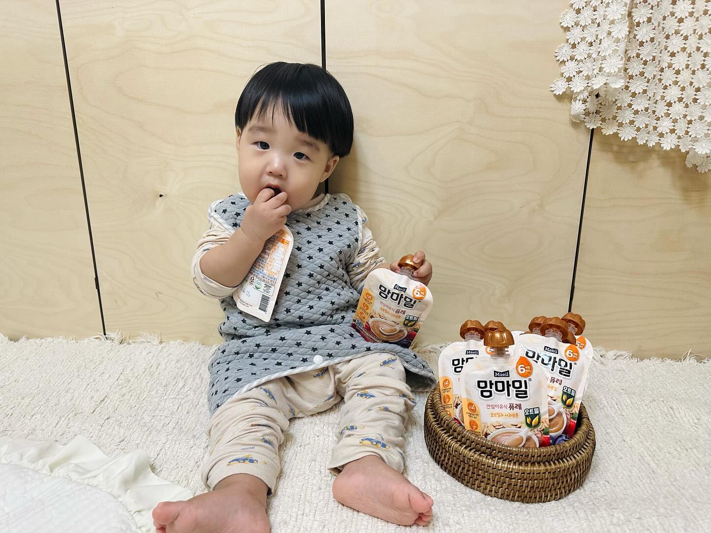 #협찬 

지호가 제일 좋아하는 퓨레인 맘마밀 오트밀과
사과프룬 퓨레ෆ

아침식사나 간식으로 챙겨주기도 좋고 파우치형으로
외출시에도 간편하게 챙길 수 있어서 편해요.

제철 국내산 사과를 사용하였고 청정국가 핀란드산
오트밀을 사용했어요.전문가의 영양가이드로 설계되어
안심하고 먹일 수 있답니다💗

지호가 너무 잘먹고 좋아해서 하루에 하나는 
무조건 챙겨주고있어요 넘 잘먹어서 진짜 순삭⚡️

#맘마밀#아기퓨레#아기퓨레추천#아기아침대용추천 
#아기간식#오트밀간식#오트밀퓨레#오트밀과사과프룬