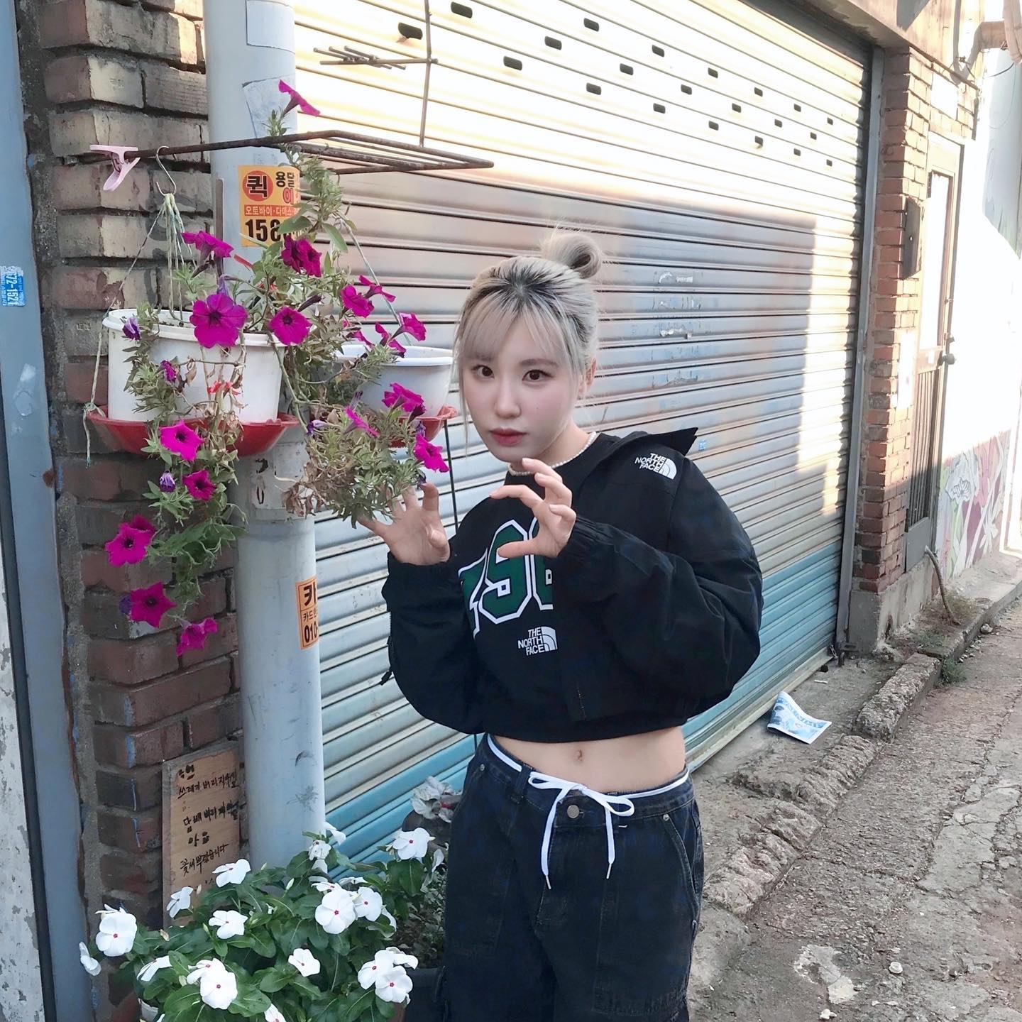 #제품제공 thenorthface_whitelabel 

✌🏻닐턴 자켓 
크롭 기장이라 너무 맘에 든.. 간절기에 딱인 탄탄한 우븐 소재의 자켓! 2웨이 지퍼로 다양한 스타일링 연출 가능!!
✌🏻1966 로고 스웻셔츠 
세련된 1966 아트웍 포인트에 기모가 있어서 겨울까지 딱인!!
✌🏻싱글 트랙 라이프스타일
날렵한 스타일에 리플랙티브 포인트까지! 다양한 기능성(속건성 원단, 안정적 쿠션 등)까지 갖춘!!

#화이트라벨 #노스페이스 #노스페이스화이트라벨
#스우파 #스우파2 #스우파패션 #스트릿우먼파이터2
#바람막이 #스트릿패션코디 #오늘의코디샷#크롭자켓#가을룩#자켓맛집