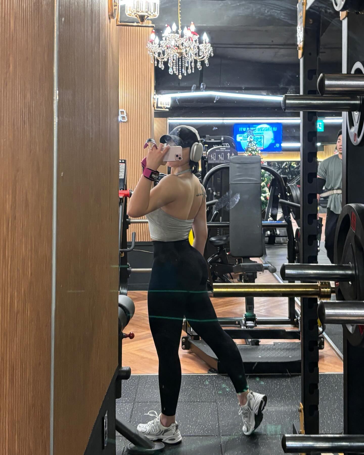 (셀시어스)제로가 판치는 세상에 제로로 된 다이
심지어 100칼로리나 태워준다는 마법의 음료인 동시에 비타민도
7가지나 들어있음🙇‍♀️
카페인 못드시는 분들 이건 천연 카페인 들어있어서 맘껏 드셔도 됩 니다 일단 맛있어서 운동할맛 난다
.
.
#셀시어스#천연카페인#에너지드링크#제로칼로리