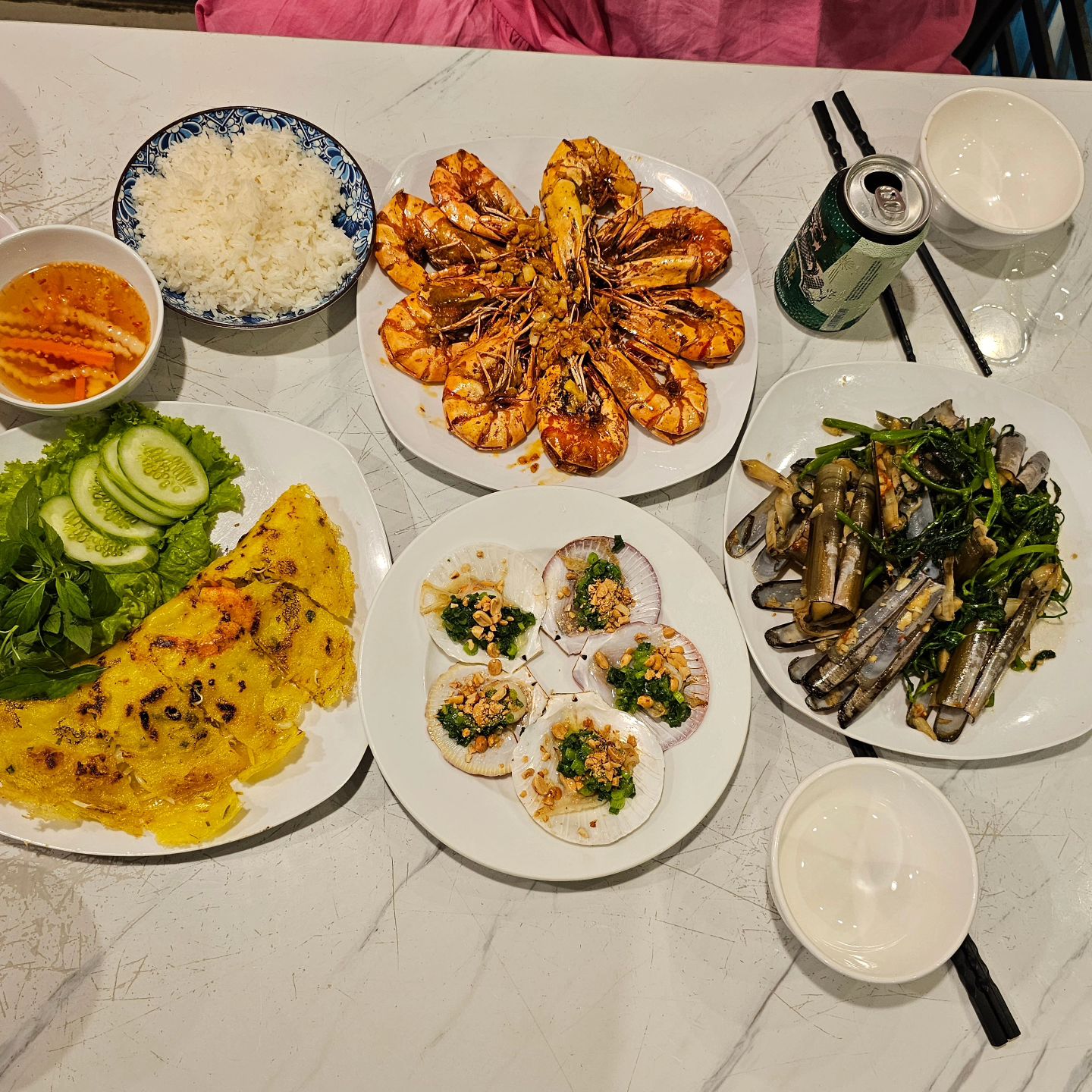 여행하면서 야무지게 먹고 놀았네👍🏻👍🏻
롯데마트에 스프링롤 잊지 모태😢😢
그 맛을 따라올 수 없...
가리비와 맛조개의 배신이 있었지만
그래도 모든 게 햄볶했던 여행❤