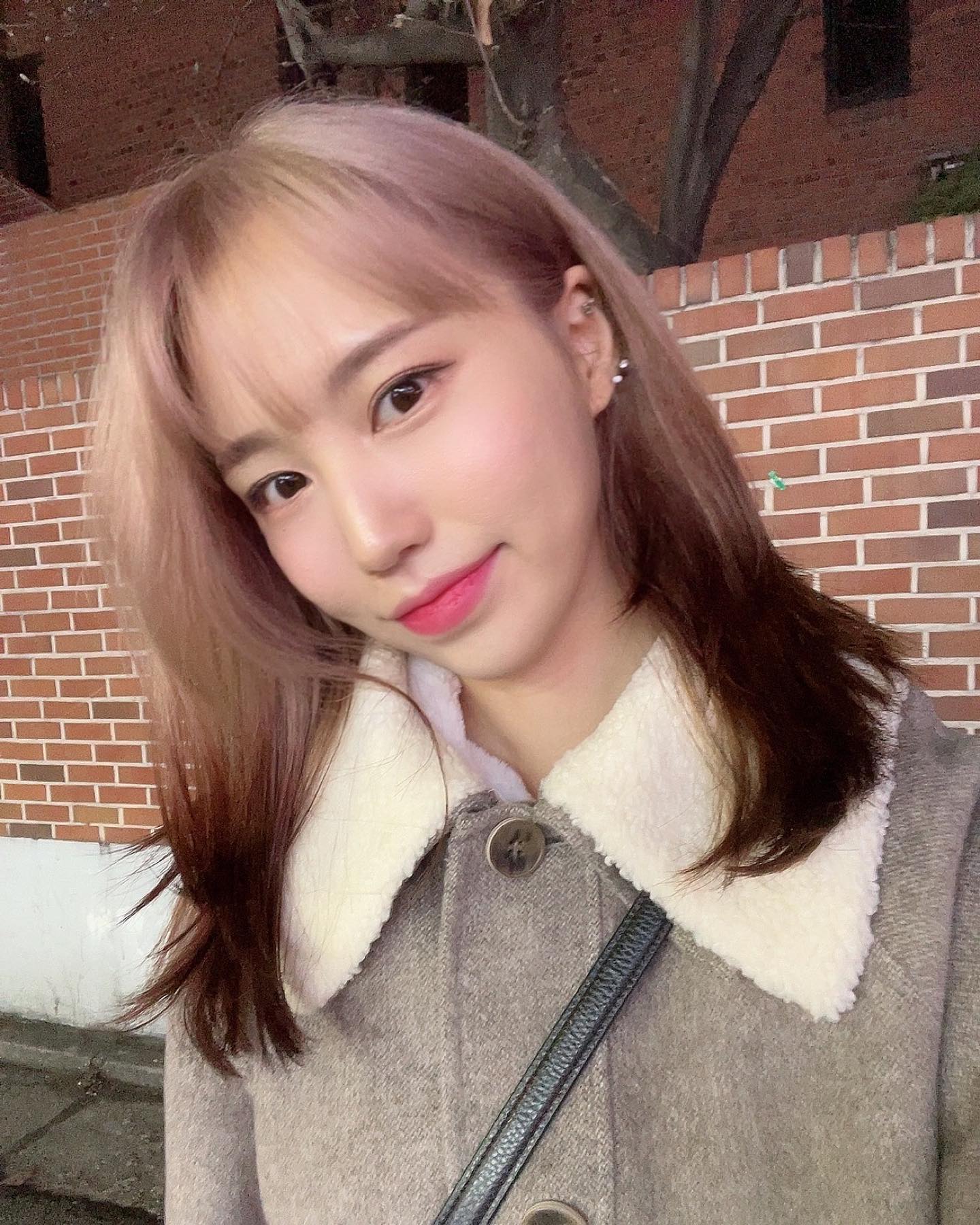 투톤중단발 했을때🍒🙈
.
.
.
.
.
#성수미용실 #중단발 #단발 #투톤 #투톤염색 #핑크머리 #미용실추천 #좋아요반사 #팔로우미 #선팔 #좋반 #셀스타그램 #셀카 #선팔하면맞팔 #맞팔 #맞팔해요 #인친 #인친환영 #소통환영 #소통해요 #맞팔환영 #팔로우반사 #오오티디 #인친해요 #소통해요 #맞팔선팔 #맞좋 #첫줄좋반 #맞좋아요 #셀스타그램