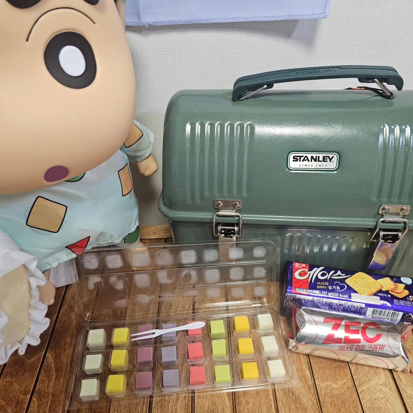 #협찬 #제품제공

아니 이건 진짜..너무 맛이 좋은데요!! 이상하게 계속 땡기네요.
크래커와 에이스과자에 진짜 최고에요. 완전 맥주안주!! 맛도리

샌드위치랑 같이 먹어도 맛나고. 짜거나 그런거 없이!!
정말 순수한 그맛인데요. 너무 흥분해서 한줄을 다먹어버렸어요.

인스타에서 진짜 핫한 맛도리인데 이제야 먹어보네요.
우리 짱구가 계속 처다봐서 제가 후딱 먹었어요.

각 치즈큐브마다 맛이 다른것도 신기한데 전혀 이질감 없이 맛나요.
우리 인친님들도 아이들간식, 어른들 맥주안주로 추천드립니다!!

[제품의특장점]
▶ 먹박사, 먹깨비, 먹천재들의 선호하는 8가지맛 과일치즈
▶ 첨가물 없이 오로지 과일 농축액만 담은 네무한입과일
▶ 한입에 쏘옥 먹기좋아 맛이 풍미
▶ 속은 촉촉하고 쫄깃한 그맛
▶ 캘리포니아 크림 치즈를 사용하고 치즈함량이 높아 씹을수록 풍미가 강함
▶ 얼려 먹을을 때 맛이 좋고8가지 과일맛
▶ 오리지널맛, 딸기맛, 망고맛, 바나나맛, 청사과맛, 메론맛, 복분자맛, 블루베리맛
▶ 내용량 : 80g / 8가지맛 24개입 / 냉동보관

▶ 제품문의(쿠팡) : 네모한입과일 검색

#주식회사피엘와이 #치즈 #큐브치즈 #치즈플래터 #네모치즈 #와인안주 #와인치즈 #와인안주추천 #치즈큐브 #네모한입과일 #cscrew22 #c_s크루 #왕새우캠퍼 #캠핑 #캠퍼