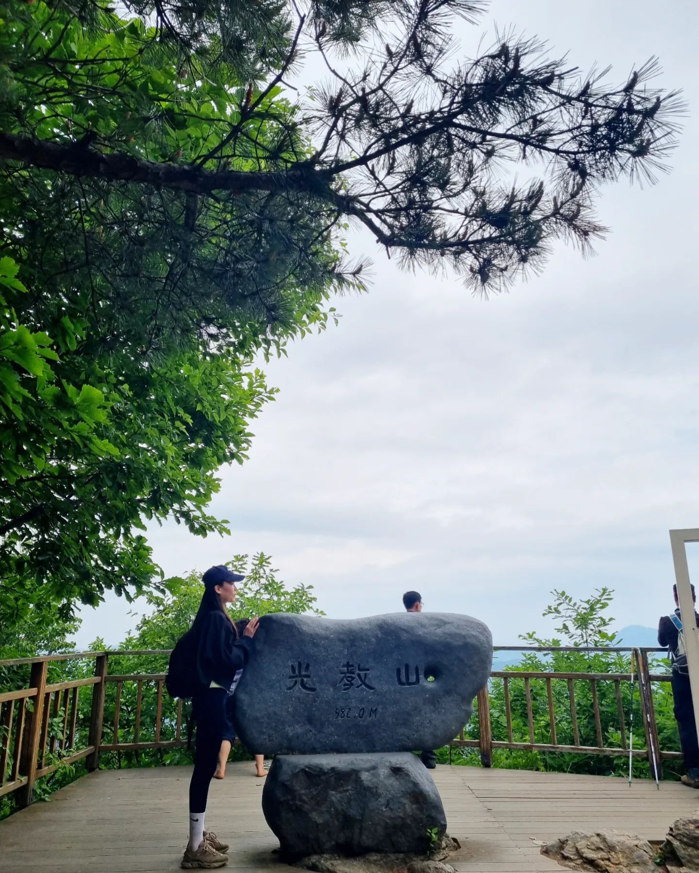 간만💦
.
.
.
#등산 #등린이 #광교산 #형제봉 #비루봉찍고 #시루봉 #독소배출 #일상 #셀카 #daily #dailylook #ootd #ootdfashion #첫줄 #소통 #좋아요