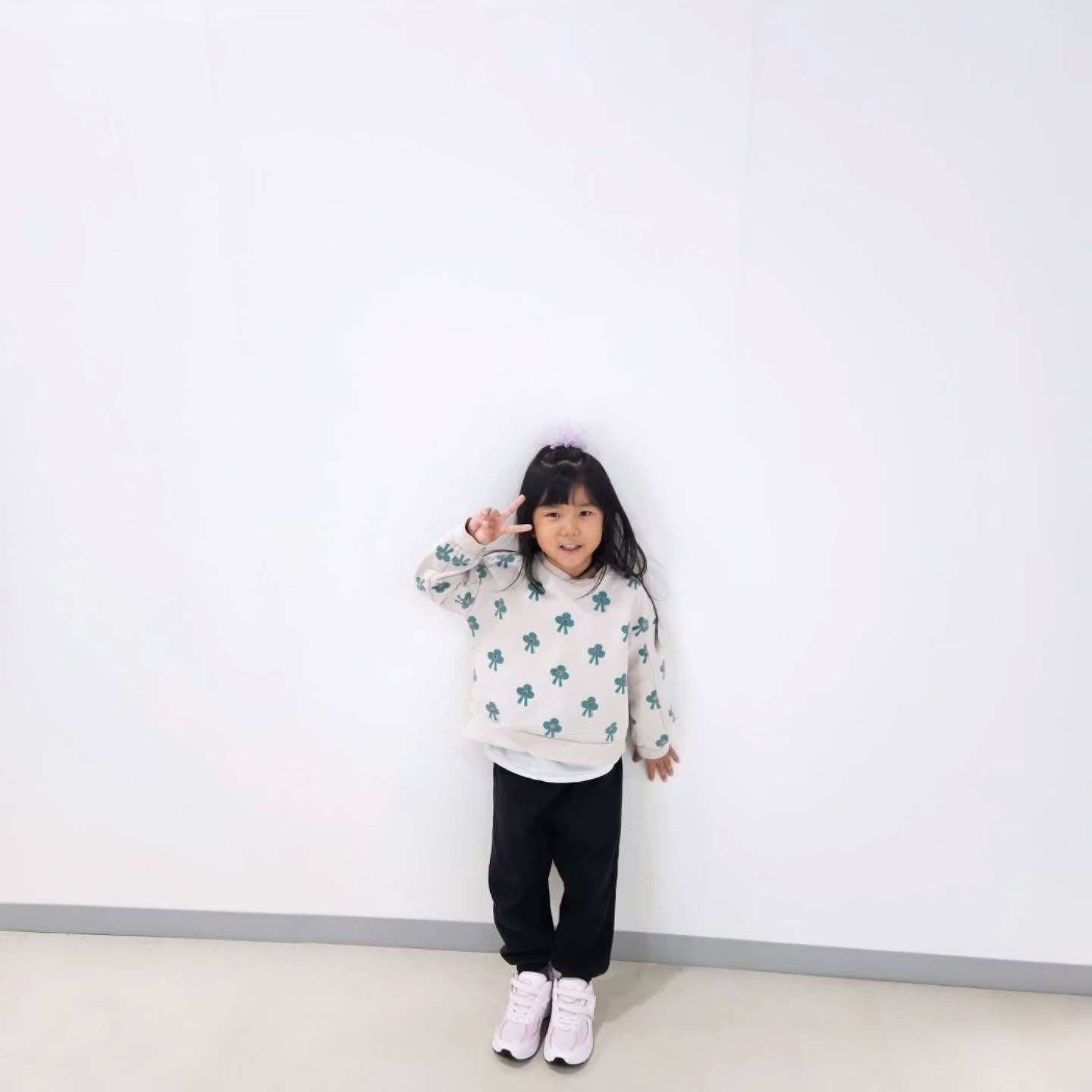 #둘째딸💕 #모아나2 #아빠와데이트 
.
방학돌봄을 신청했는데 방학돌봄도 일주일은 방학이다.
맞벌이 부부들은 번갈아 연차를 ...👀
오늘은 아빠가 연차내고 두찌랑 시간보내기 🙃
이틀동안 유니의 날이었네~ 너무 좋았겠다 유니야 😊
모아나2도 재밌었다하고, 새 운동화도 사고,
흔치않은 둘째만의 날들 🫶
.
#천안아산펜타포트cgv #겨울방학중❄️