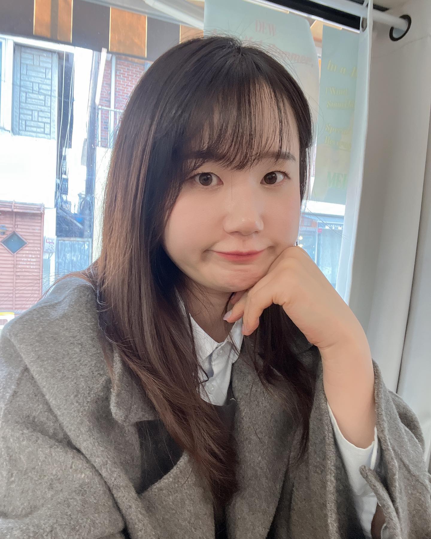 블로그 올리는 거만 생각하고 잊고 있었던 인스타 2월 결산!!

뭔가 2월달은 나의 생활의 괴도를 천천히 찾아갔던 것 같다.
힘들었던 마음들을 좀 내려놓고, 
나의 삶을 좀 더 채우며 살아보고자 요가도 시작했고,
내가 아끼고 또 나를 아껴주는 사람들과도 많이 만났다.

설 연휴도 있었고, 감사한 일들이 많았던 2월 한 달🗓️ 

한 줄 총평 : 그대들 덕분에 감사하고 행복했어요🌸

#쏭스타그램 #202402결산 #selfie