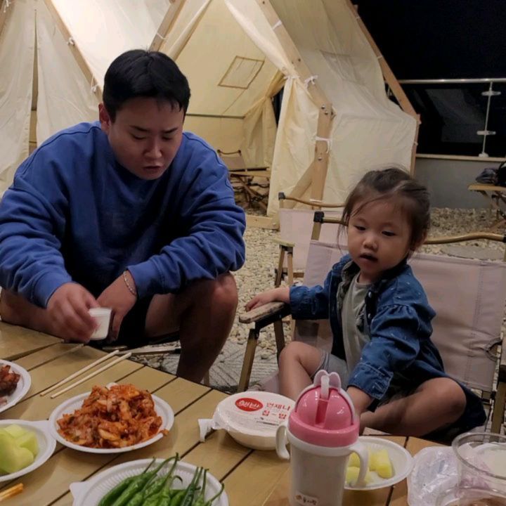 엄마대신 회식을 즐긴 4세의 최후..
.

#4세아기 #레이크우드 #회식