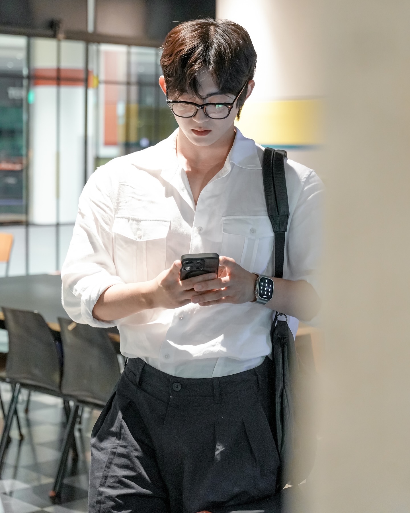주문하지 않은 거지존 배송 완료했습니다
이제 시작됐습니다
지저분한 옆머리, 이도저도 아닌 뒷머리 , 애매한 기장감의 앞머리
지금까지 저는 여기서 2~3달 버티다 항상 장발을 포기하곤 했는데..
과연 이번에는 장발에 성공 할 수 있을까요..

애매한 제 머리와 비슷한 긴팔셔츠와 반바지 코디
하지만 제 머리와 다르게 예쁜 코디

#긴팔셔츠 #남자안경 #가을셔츠
#간절기코디 #가을코디 #남자가을패션
#지앤오 #zno #남자데일리룩추천 #shapefitcolor #핏좋은지앤오