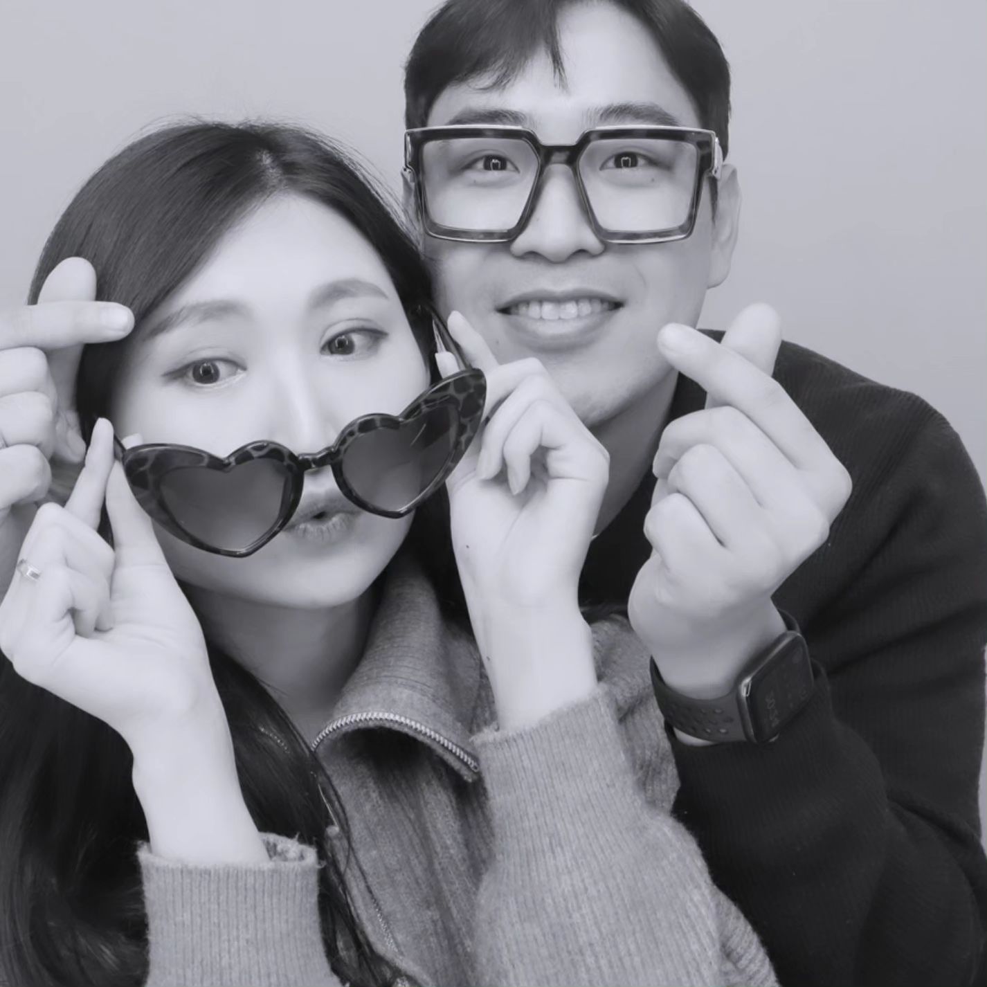 #2024년 👩🏻‍❤️‍👨🏻 

짝수만 가득한 게 짝꿍이 되기 참 좋은 해라며, 
온갖 의미부여를 하게 되는 새해 💓

잘해보자, 우리 !
새해 복 많이 주세요 🙏🏻 #지구쀼 #지구부부
