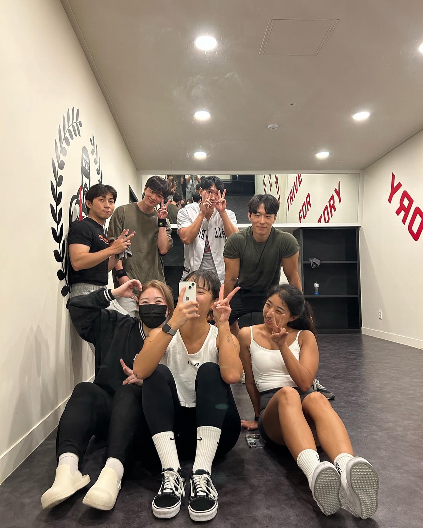 #DBD
2023.09.02-03

이런 오지까지 찾아와주셔서 그저 감사할 따름🙇🏻‍♂️🙇🏻‍♂️🙇🏻‍♂️

맛있는 음식도 먹고 글램핑도 하면서
덕분에 이틀동안 재밌게 놀았던 것 같습니다👍🏻👍🏻👍🏻

이 날 운동할 때 햄스트링이 이틀동안 
아파야 제대로 운동한 거라고 하던 재욱이형..
피드 쓰는 지금도 아파서 걸음걸이가 좀 이상해요ㅋㅋㅋ
그래도 운동이 제대로 된 것 같아 기분은 좋네요 

함께해서 즐거웠고 앞으로..
다음에 네.. 또.. 봐요👀