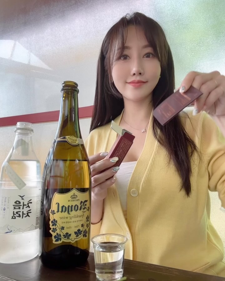 #광고

워낙 좋기로 유명해서 이미 소문이 자자한
✨여에스더 글루타치온!✨

필름 한장으로 먹기도 간편한데
입에 넣는순간 레몬향이 확 퍼지며
상콤달콤 넘 맛있어요 🍋💛

글루타치온은 피부미용, 미백, 활력💪🏻
뿐만 아니라 간의 기능을 도와
간에도 너무너무 좋답니다 😚

술자리에서도 일상에서도
요즘 매일 매일 챙겨먹는 일상템 ! 

여에스더 글루타치온✨ 채고야 증말🥴❤️

estherformula_official
-
#여에스더 #에스더포뮬러 #여에스더글루타치온
#여에스더글루타치온필름 #리포좀글루타치온필름
#리포좀글루타치온 #글루타치온필름
#이너뷰티 #콜라겐 #간해독