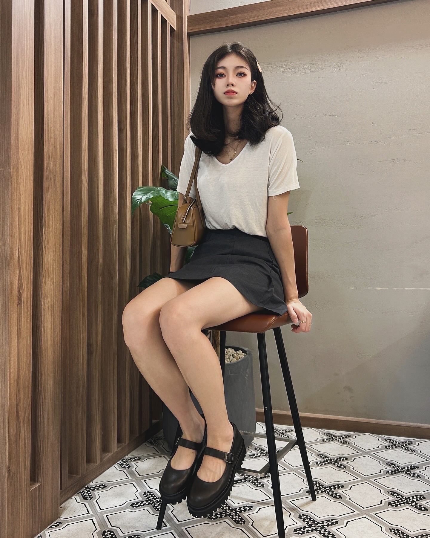 #협찬 #광고 #아임슈페너 #서포터즈 
좀 추운걸.,?

🫶🏻 발을 전체적으로 받쳐주는 고급 쿠셔닝으로 편안한 착화감

🫶🏻 장시간 신어도 부담 없는 유연하고 가벼운 EVA 아웃솔

🫶🏻 한 손으로도 신고 벗기 편한 히든 밴딩 스트랩

🫶🏻 처음 신어도 편안한 뒷꿈치 부분의 라텍스 폼

shoopen_kr
#슈펜 #로퍼추천 #메리제인로퍼 #버클메리제인청키로퍼