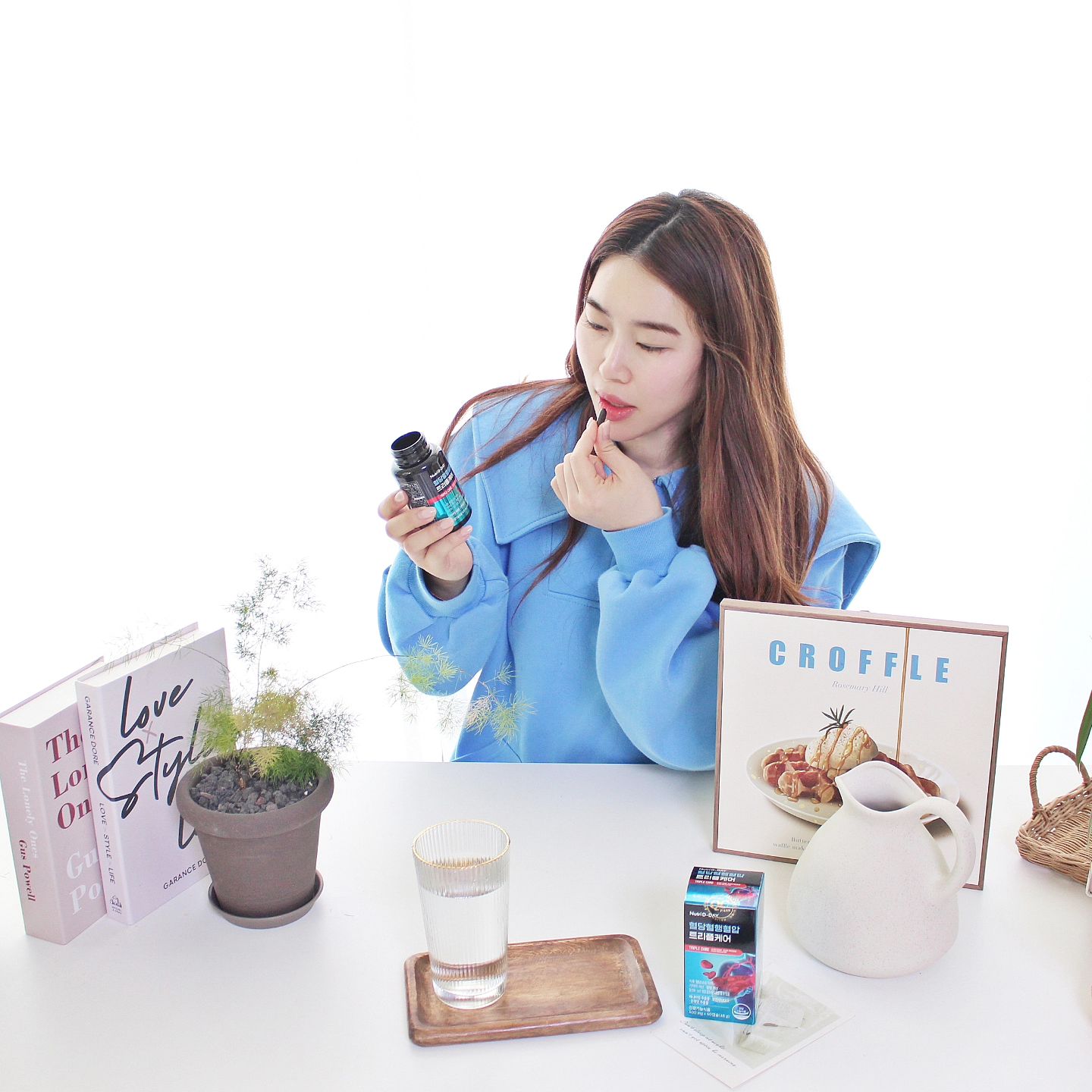 #협찬 
.
워킹맘 24시간이어도 부족한 일상~!
건강관리에 더 신경을 쓰는 요즘,!
1일 1캡슐에 혈당, 혈압, 혈행개선 및 기억력 개선을 한번에 도움을 줄 수 있는 뉴트리디데이 혈당혈행혈압 트리플케어 챙기지요^-^
.
식수 혈당상승 억제 바나바잎 추출물과 항산화, 높은 혈압 감소 코엔자임Q 10까지~! 
기억력, 혈행개선 은행잎 추출물 3in1으로 식약처 기준 1일 섭취량 충족에 도움이 되어 식흔 억제에 도움이 된것 같아요:)
.
.
.
nutri_dday
#뉴트리디데이 #혈당건강바나바 #혈당케어 #혈당습관 #혈당관리