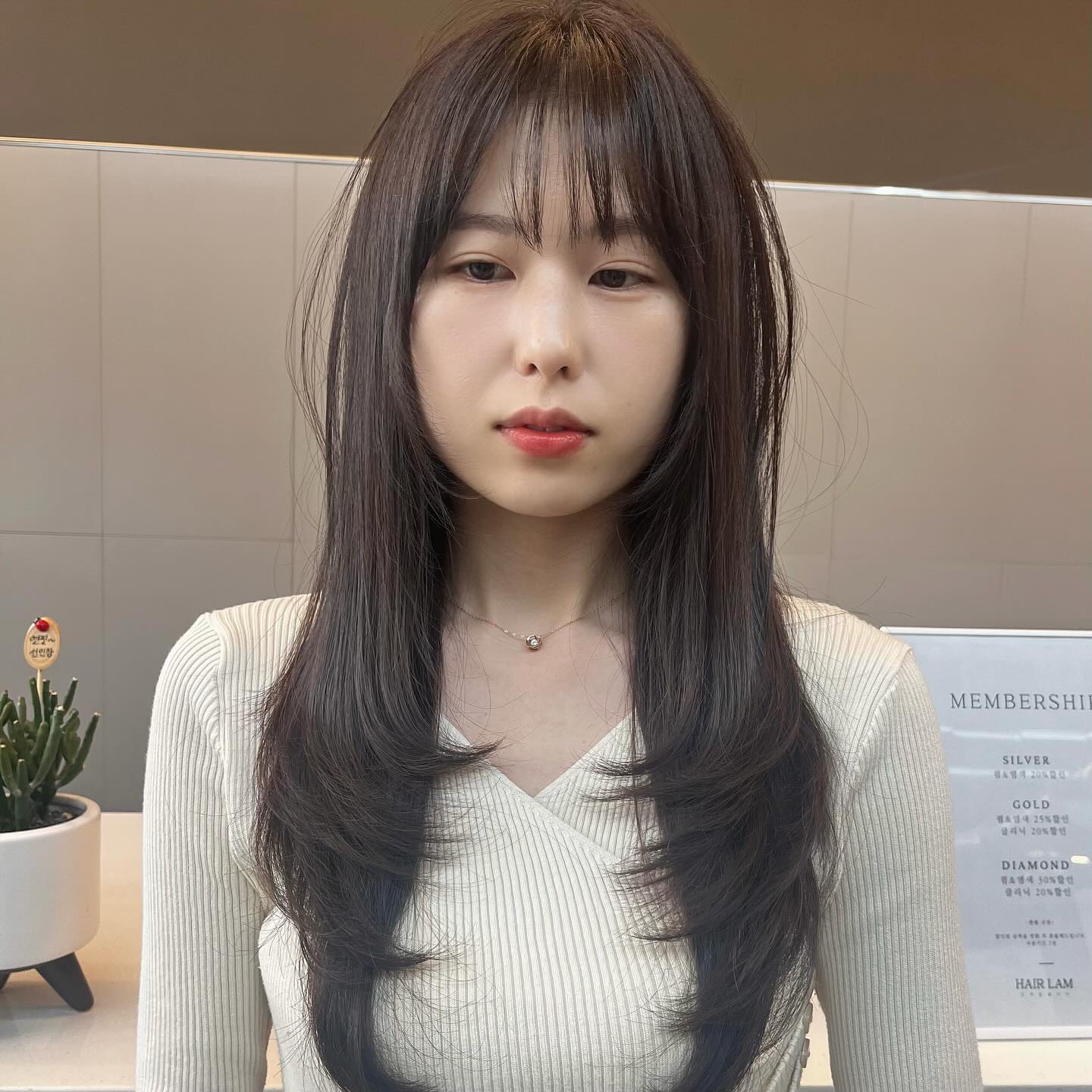 첫 허그펌 맘에들어😍

🚩 헤어람 hair__lam
📌 전북 전주시 완산구 백제대로 129 헤어람
➰ 10:30 - 20:00
➿ 화요일 정기휴무

🅿️ 매장 앞 도로가능
⏰ 예약

✔️영신원장님 - 허그펌

자세한 후기는 블로그 참고 ◡̈♡

#협찬 #전주허그펌 #전주효자동미용실 #전주미용실